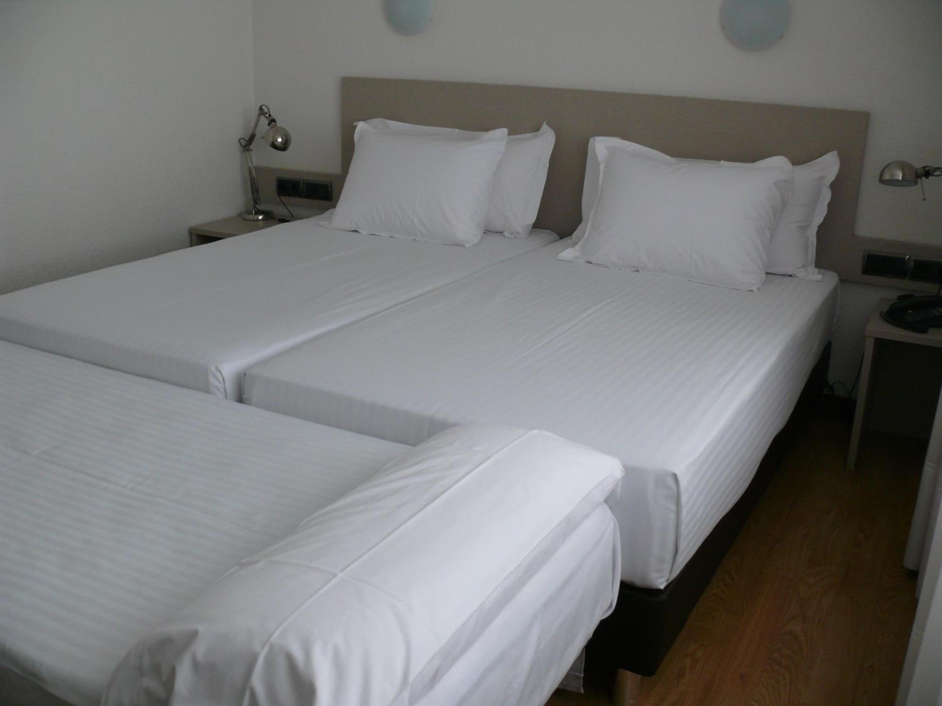 Standard Triple Room (2 Adults + 1 Child) photo 3