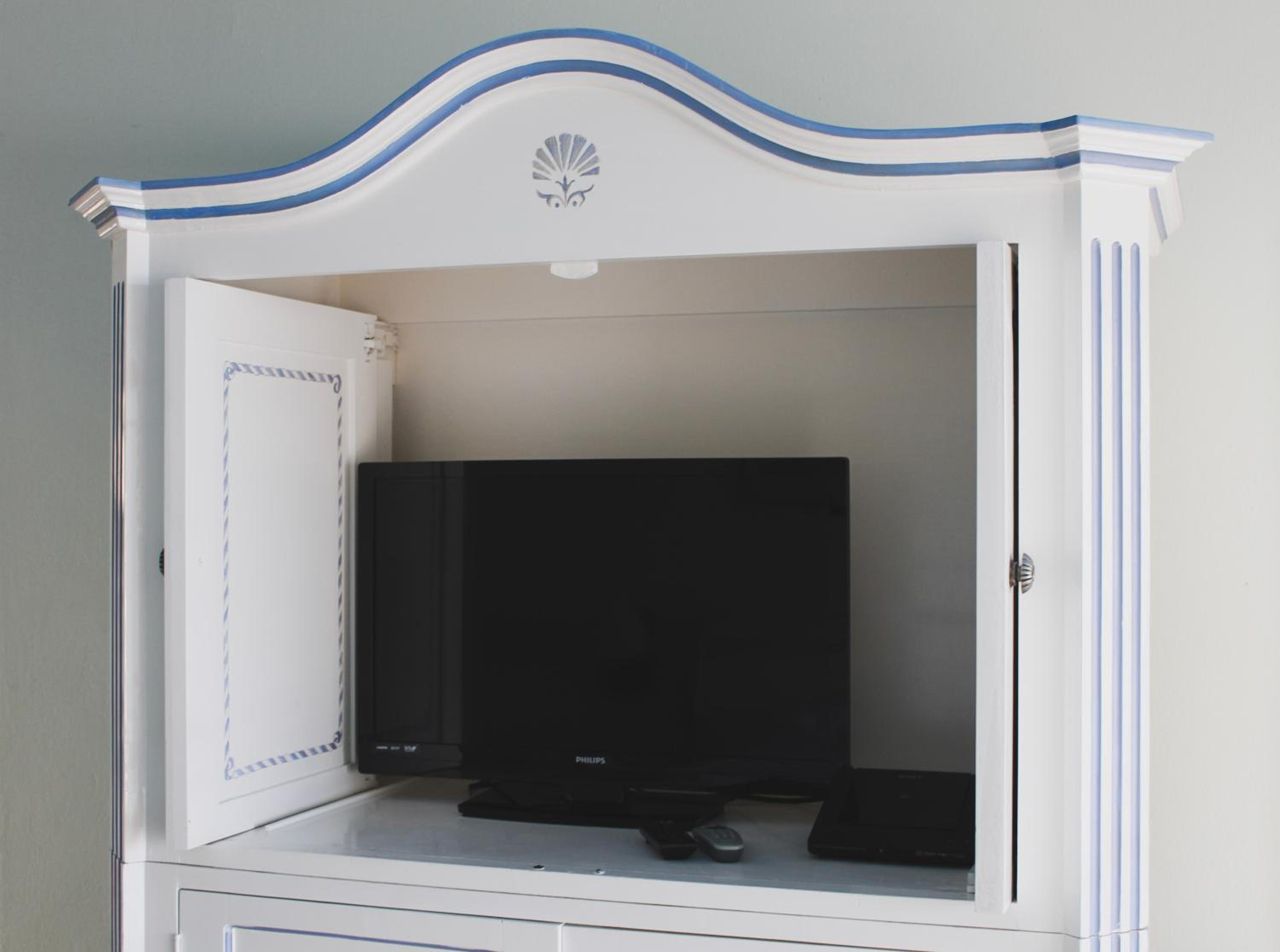 One-Bedroom Apartment - Photo 6