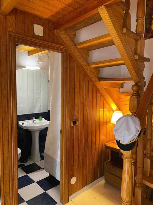Three-Bedroom House photo 2