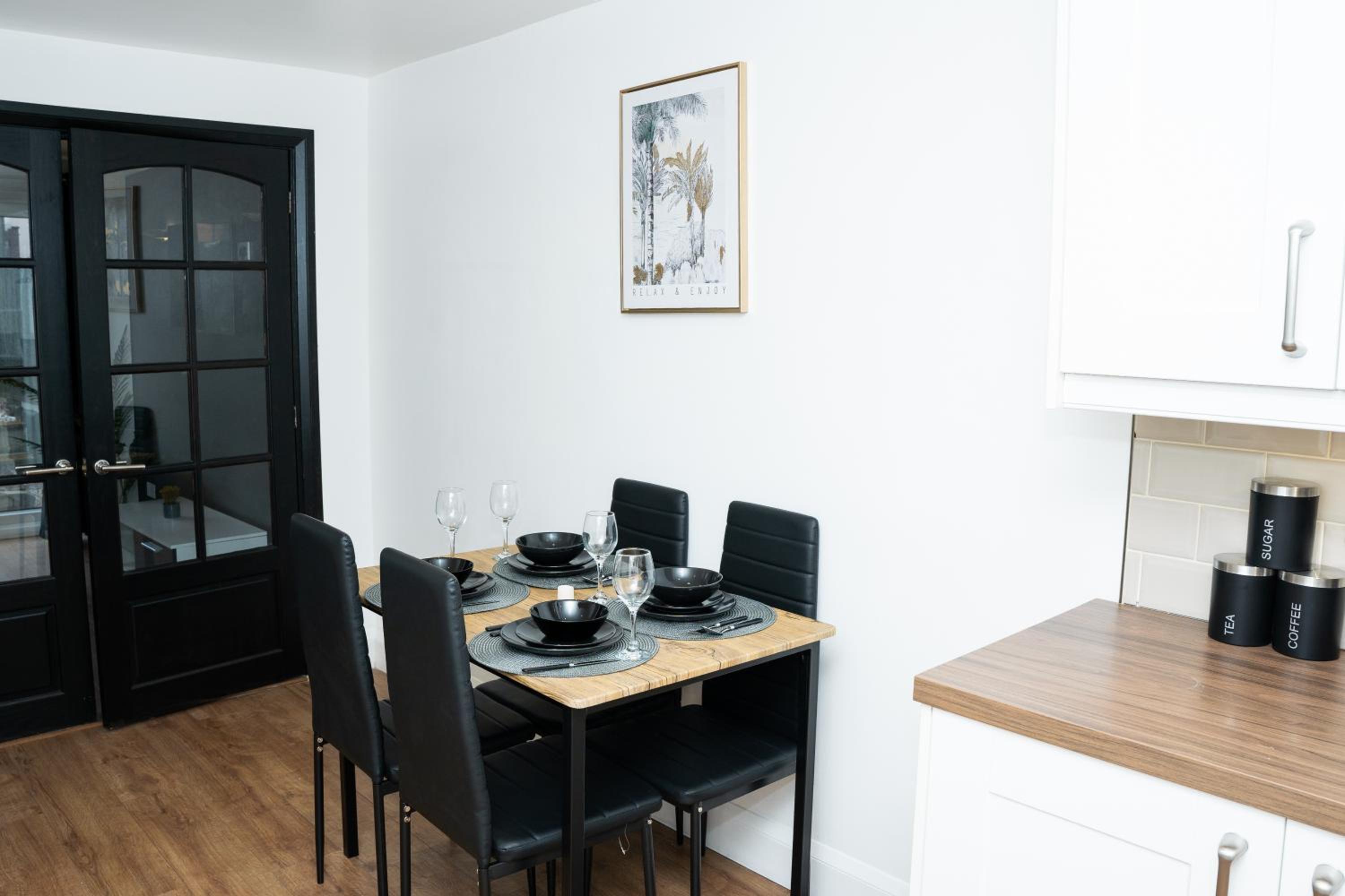 Three-Bedroom House photo 3