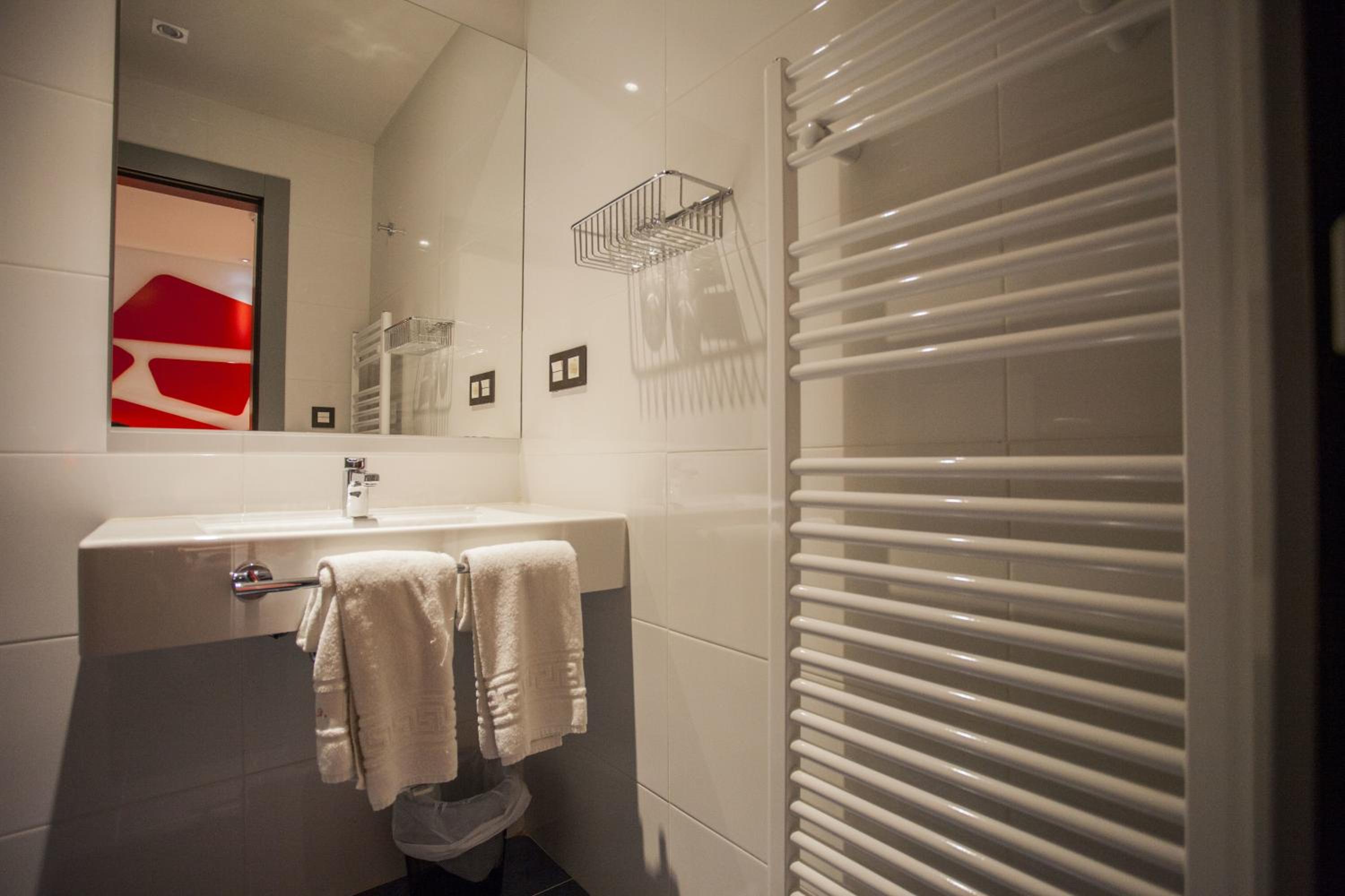 Double or Twin Room with Extra Bed photo 3