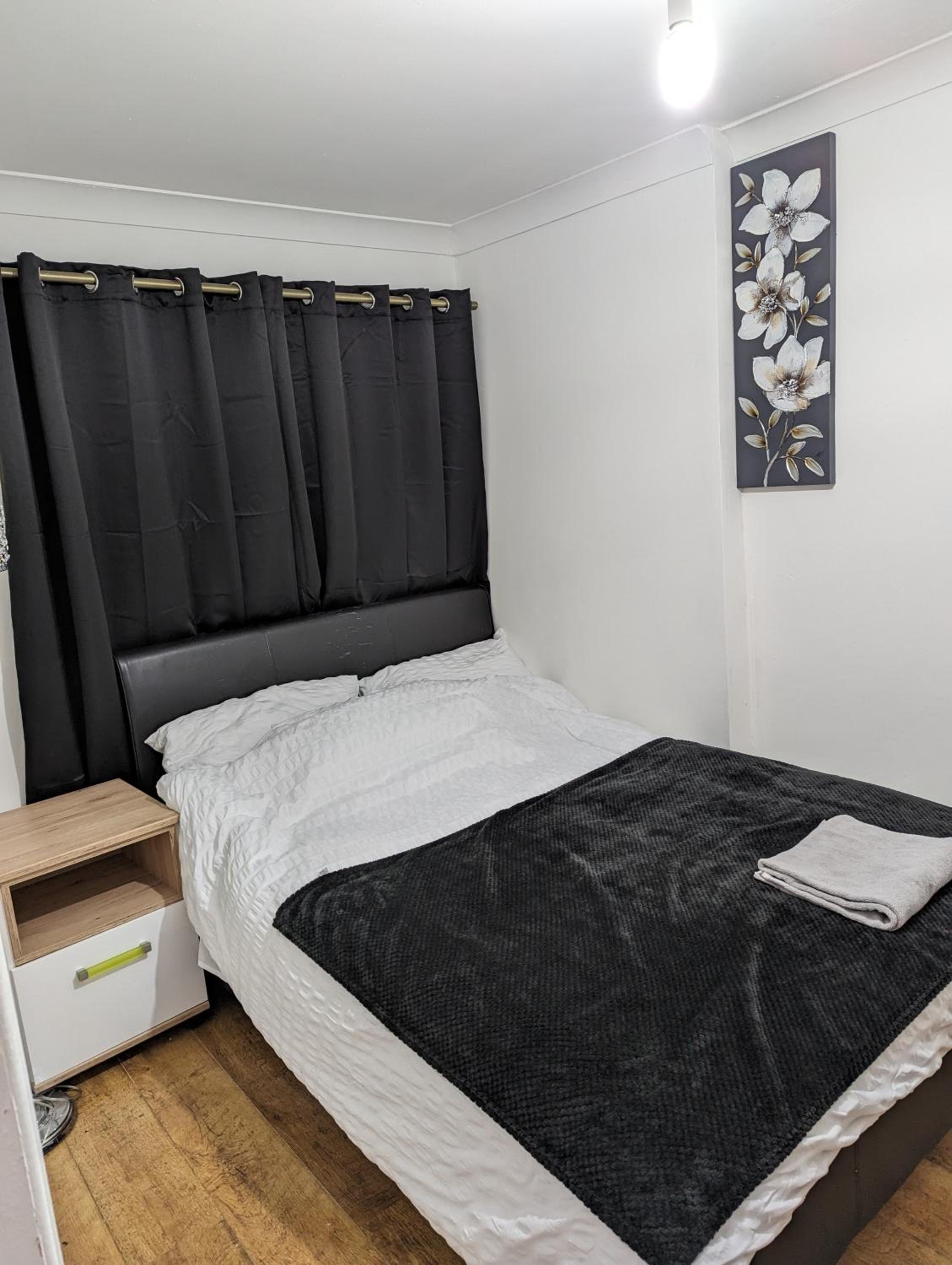One-Bedroom Apartment photo 1