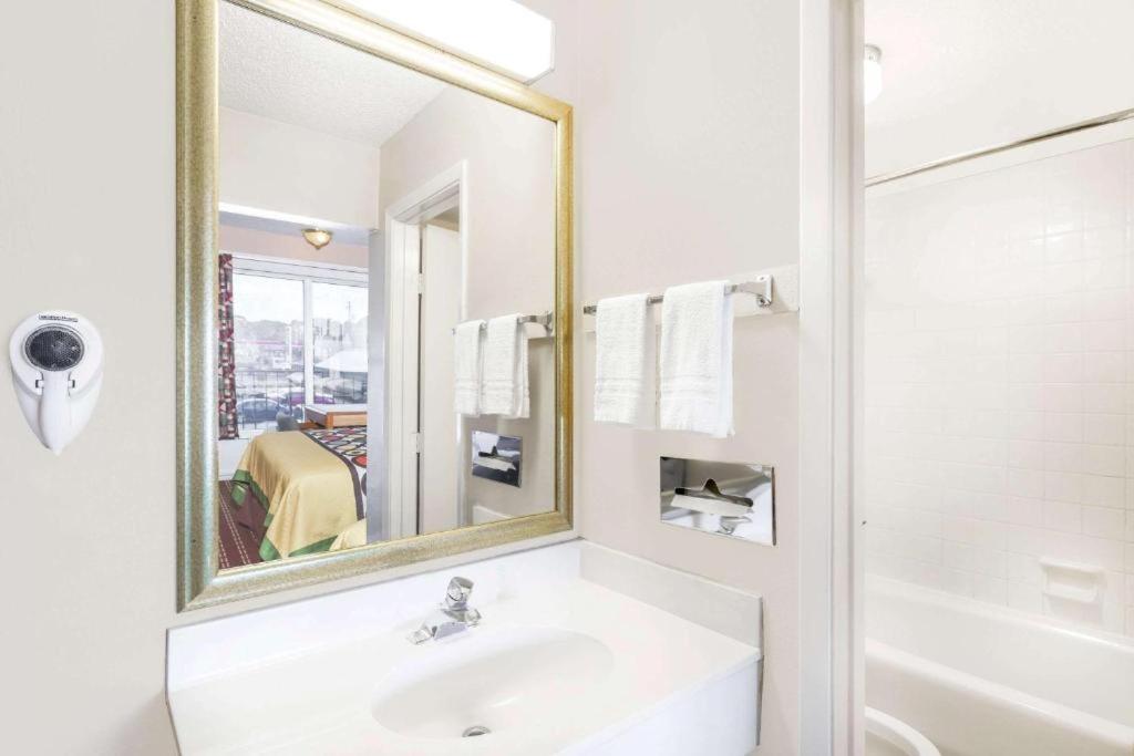 Standard Double Room - Photo 3