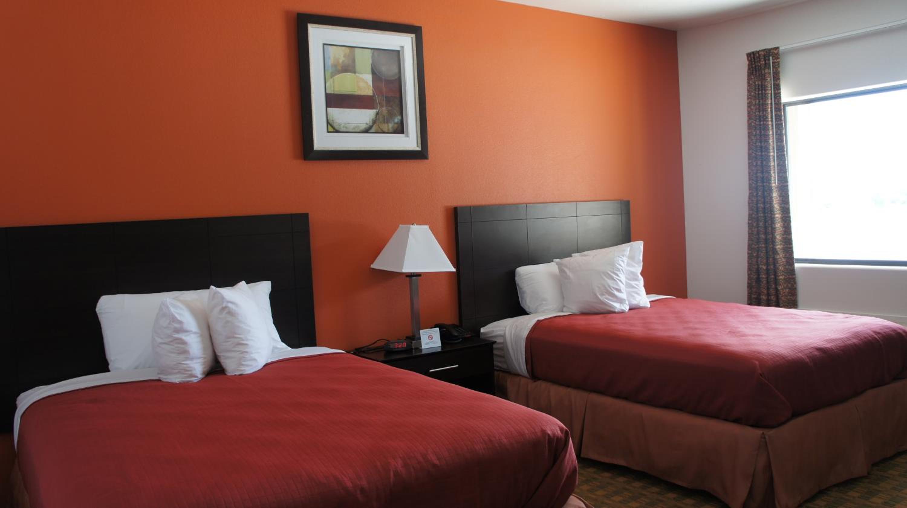 Queen Room with Two Queen Beds - Non-Smoking photo 2
