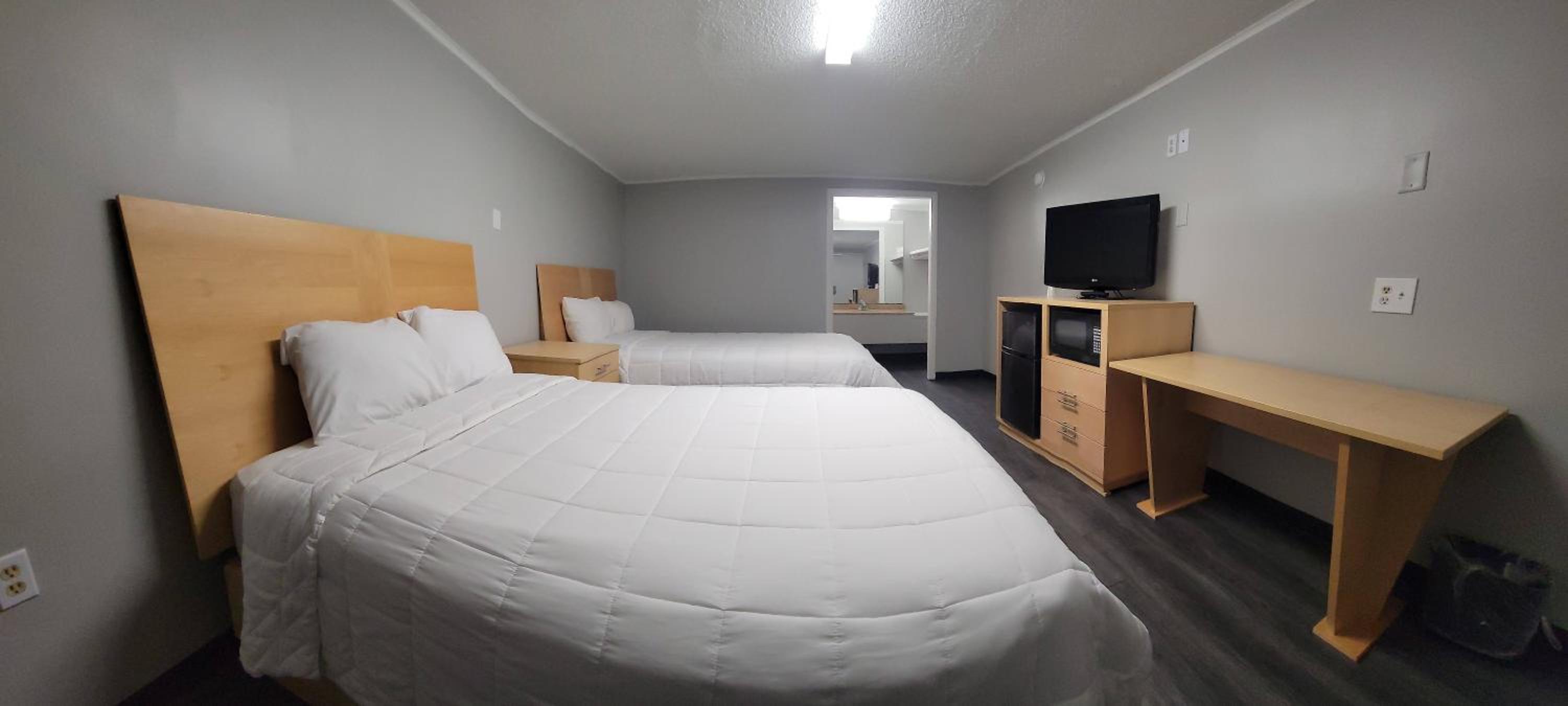 Deluxe Queen Room - Photo 1