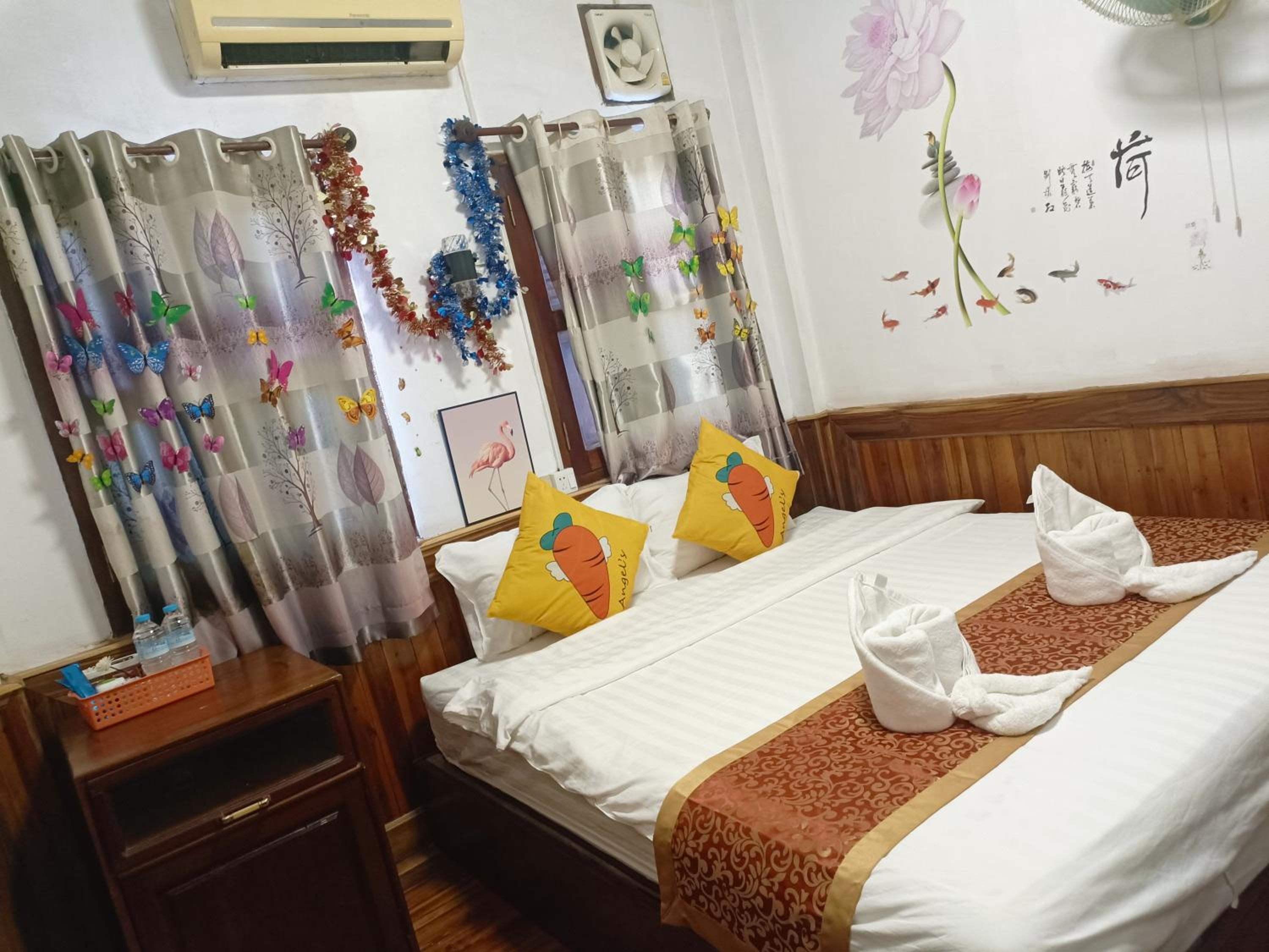 Queen Room photo 1