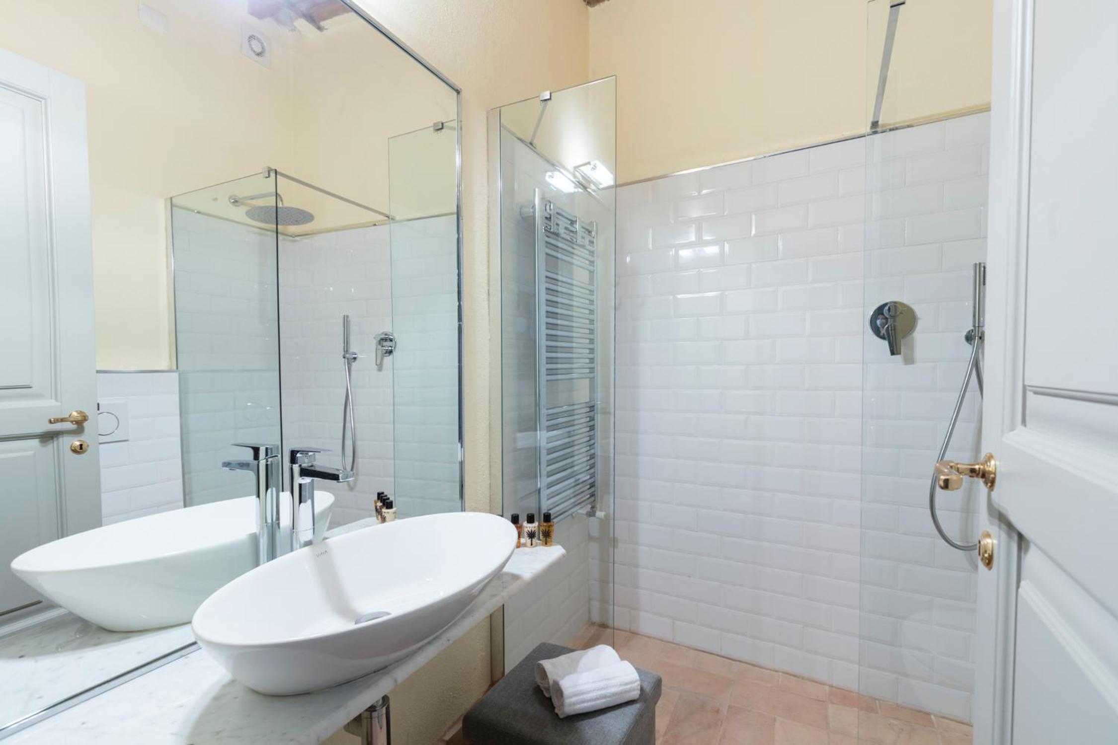 Deluxe Junior Suite photo 2