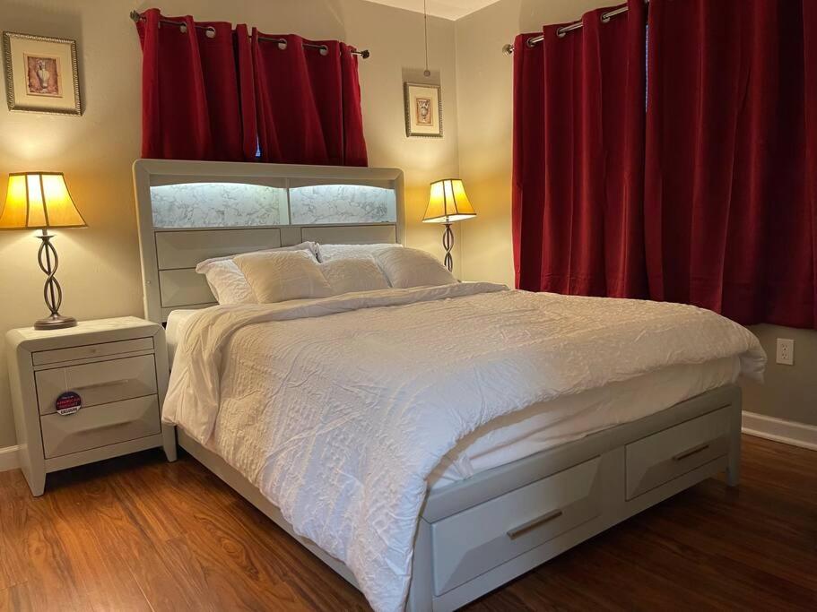 Four-Bedroom House photo 3