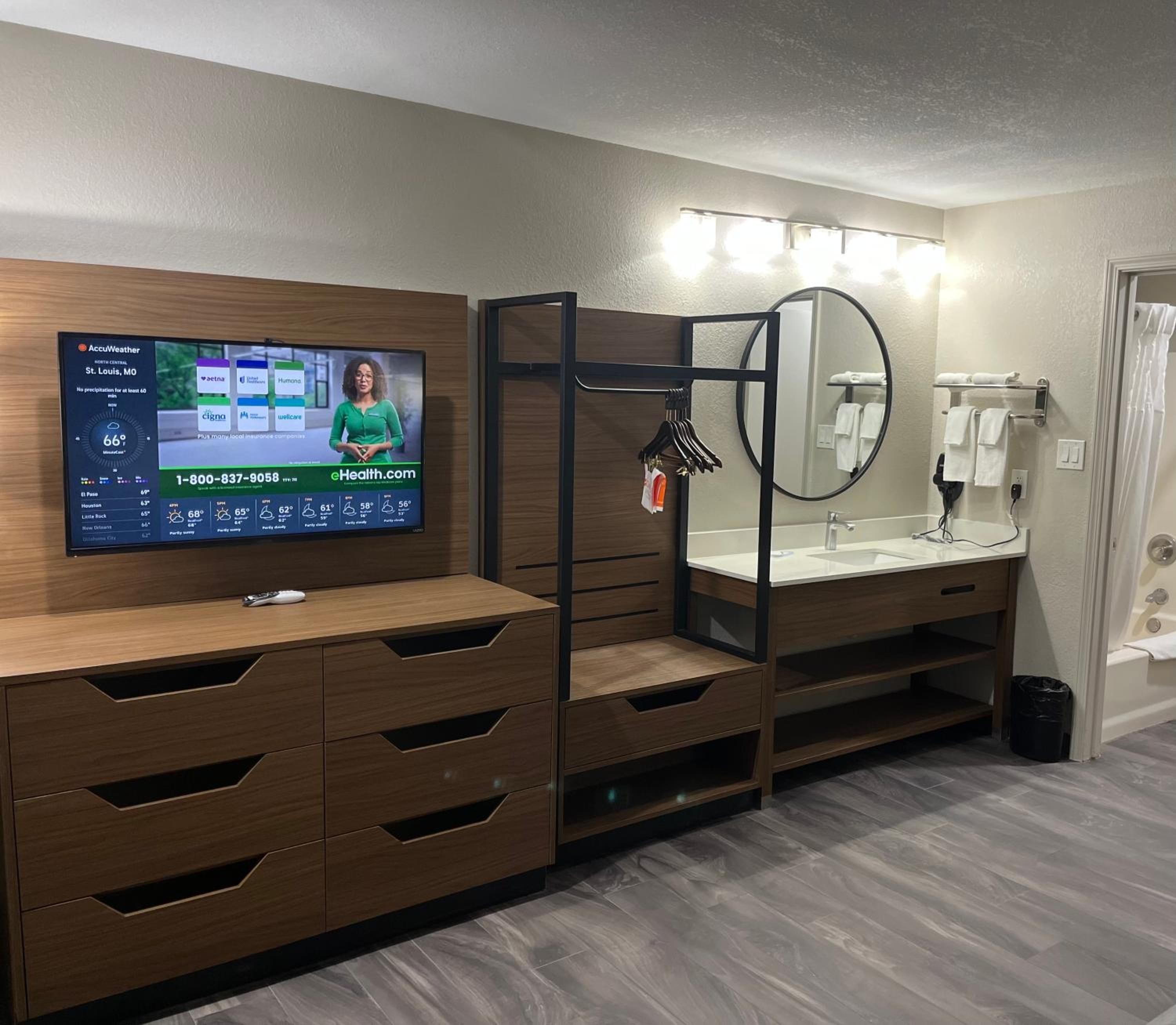 Queen Suite With Two Queen Beds - Non Smoking - Photo 1