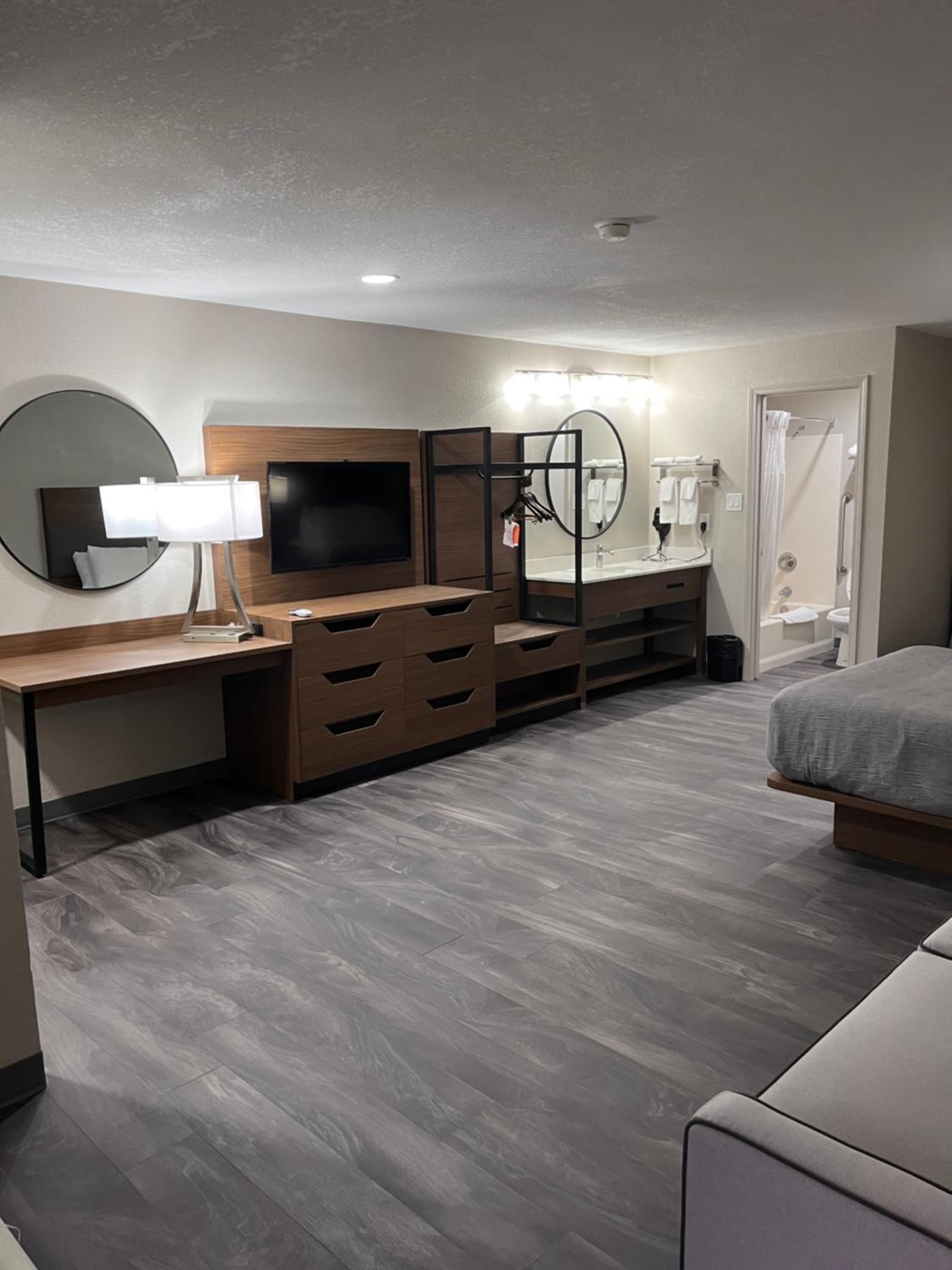 Queen Suite With Two Queen Beds - Non Smoking - Photo 4