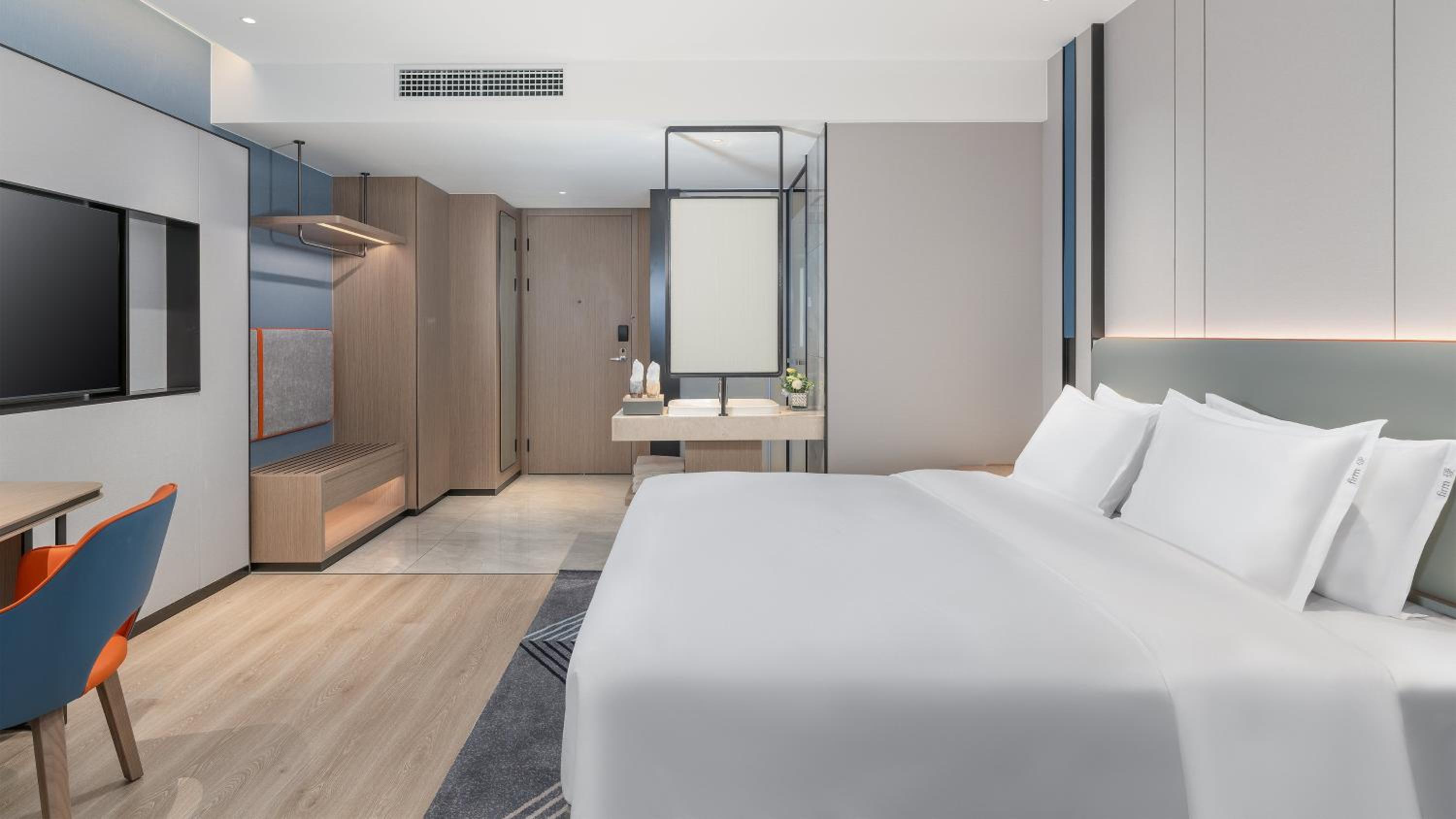 Standard King Room with Extra Floor Space photo 2