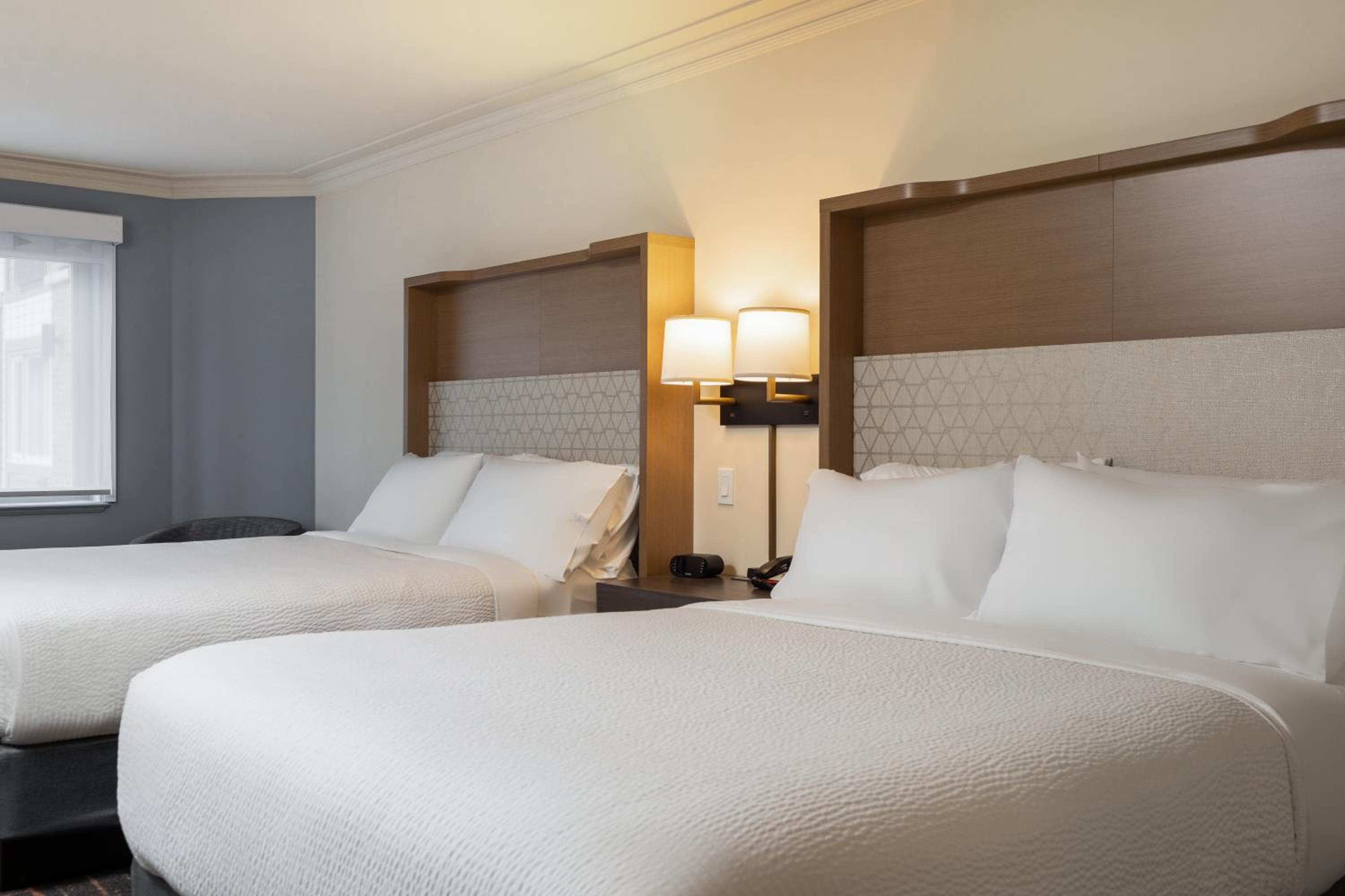 Standard Room with Two Queen Beds - Photo 1