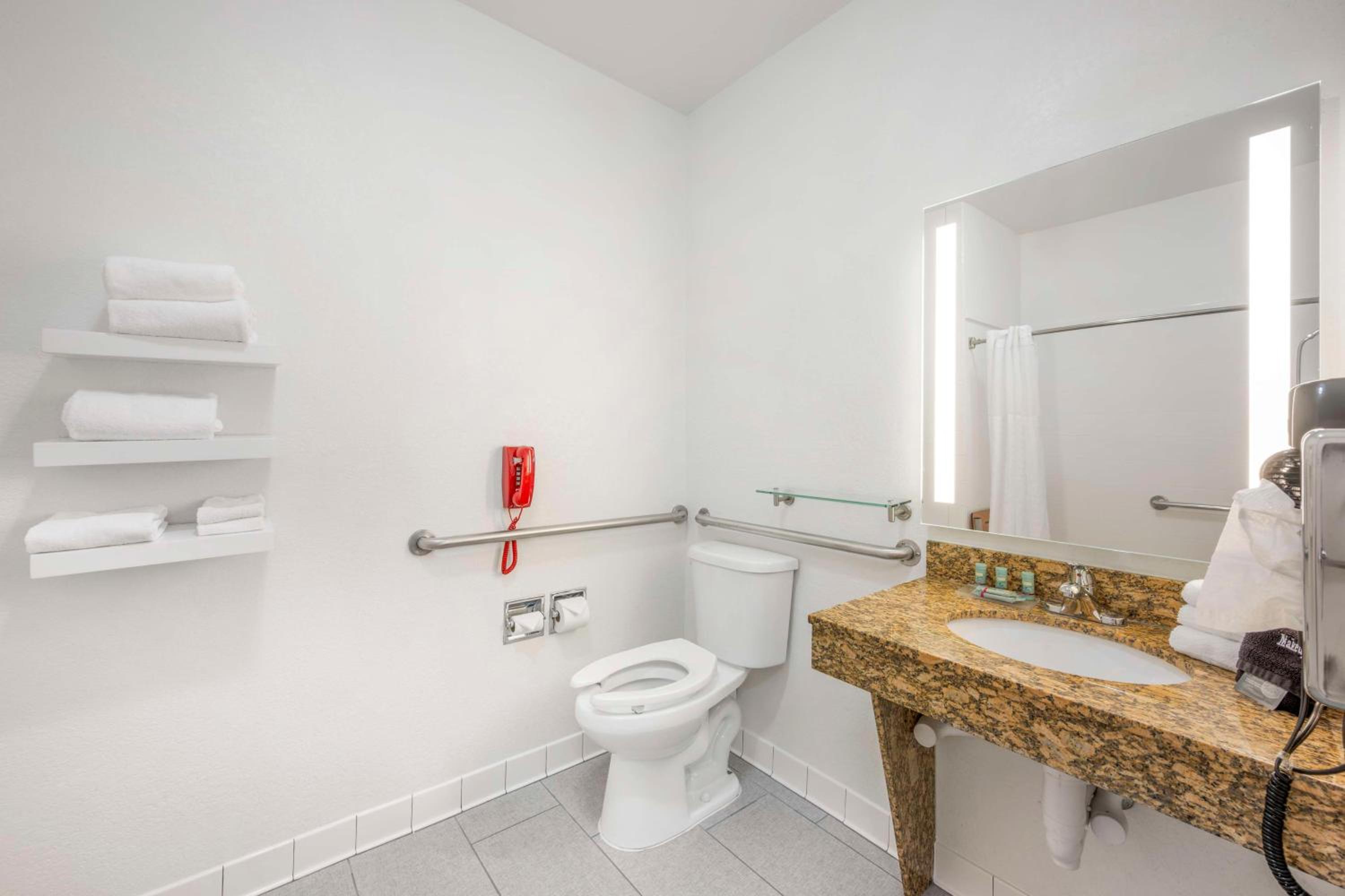 King Room - Disability Access - Photo 4