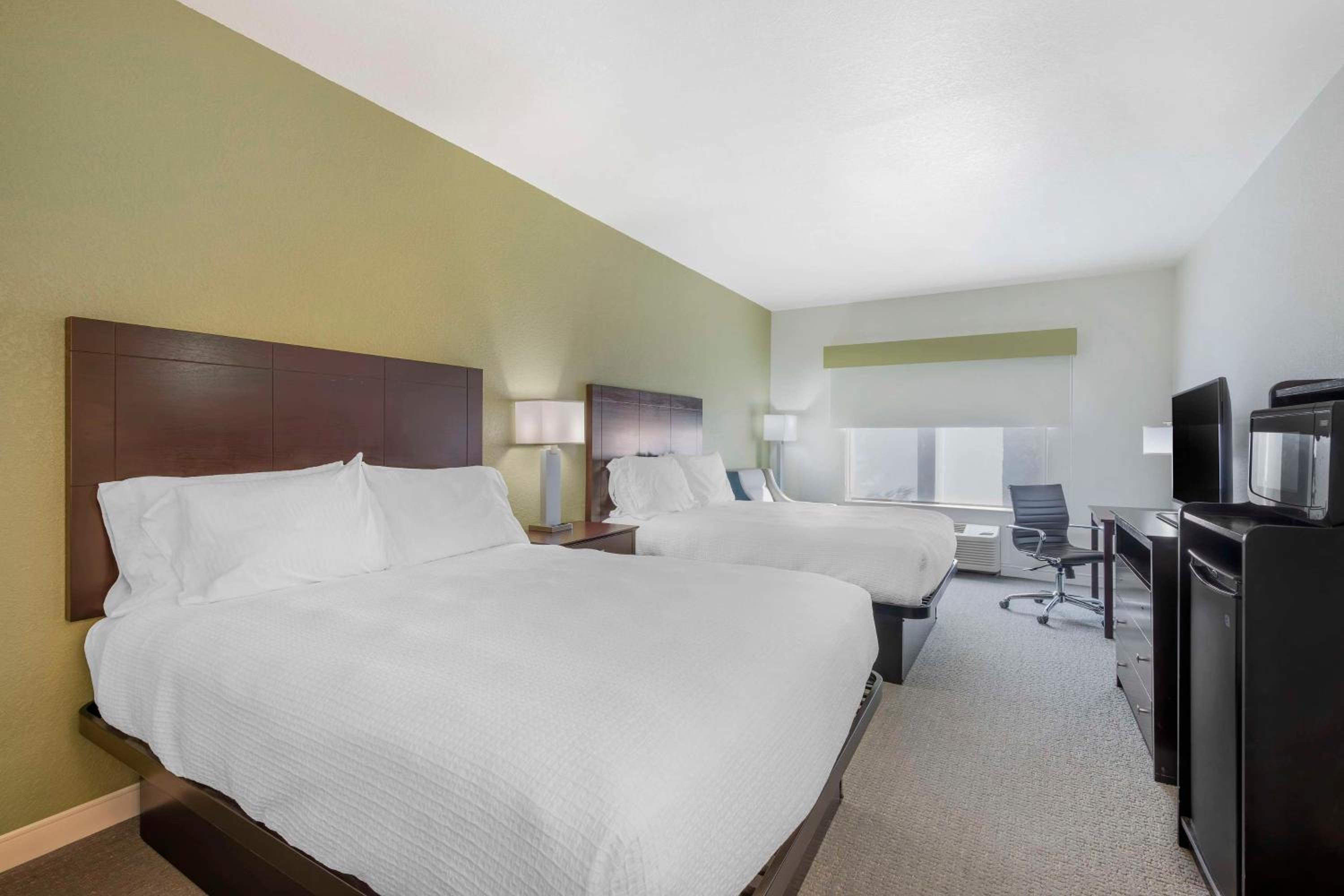 Queen Room with Two Queen Beds - Communication Assistance - Photo 1