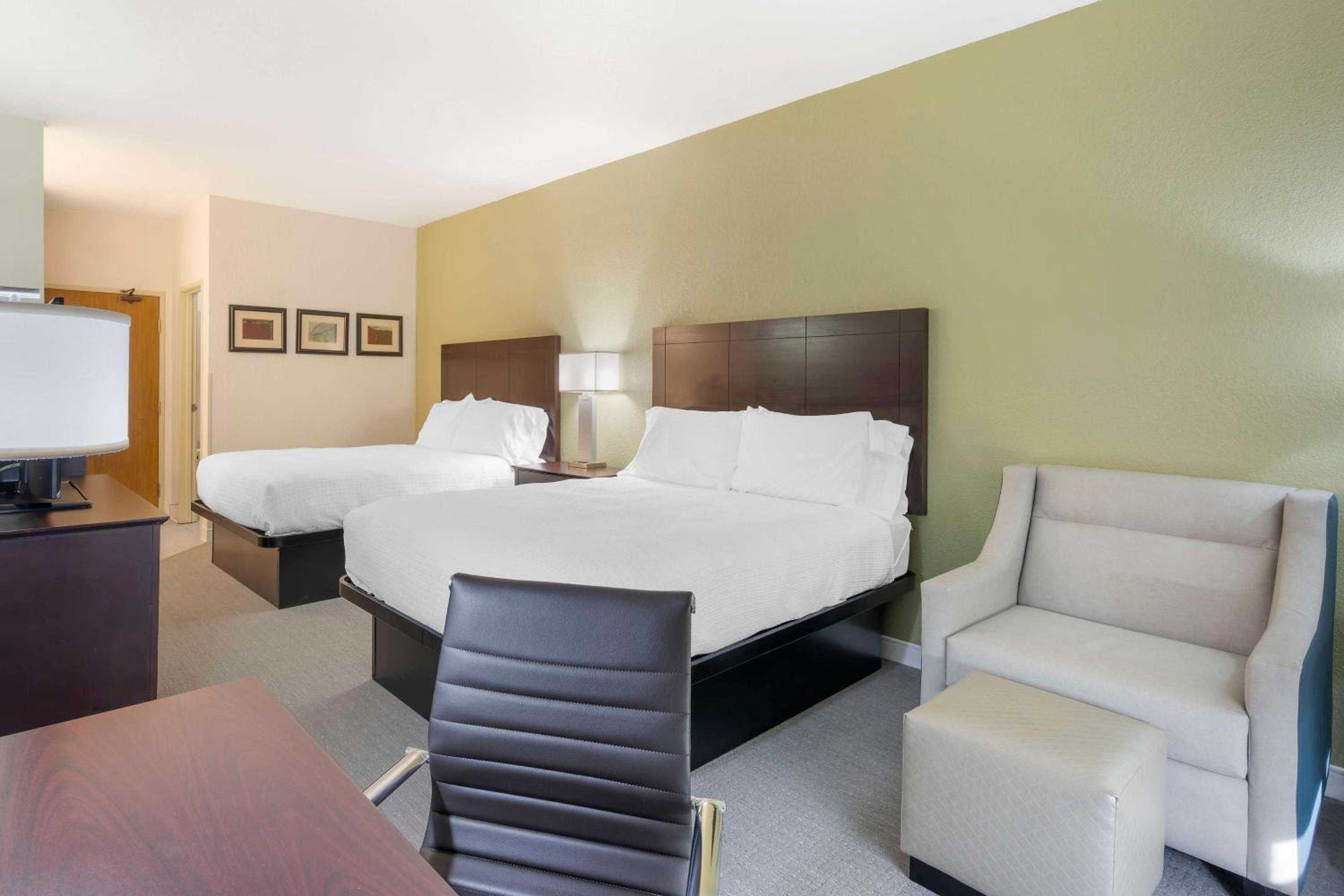 Queen Room with Two Queen Beds - Communication Assistance - Photo 2