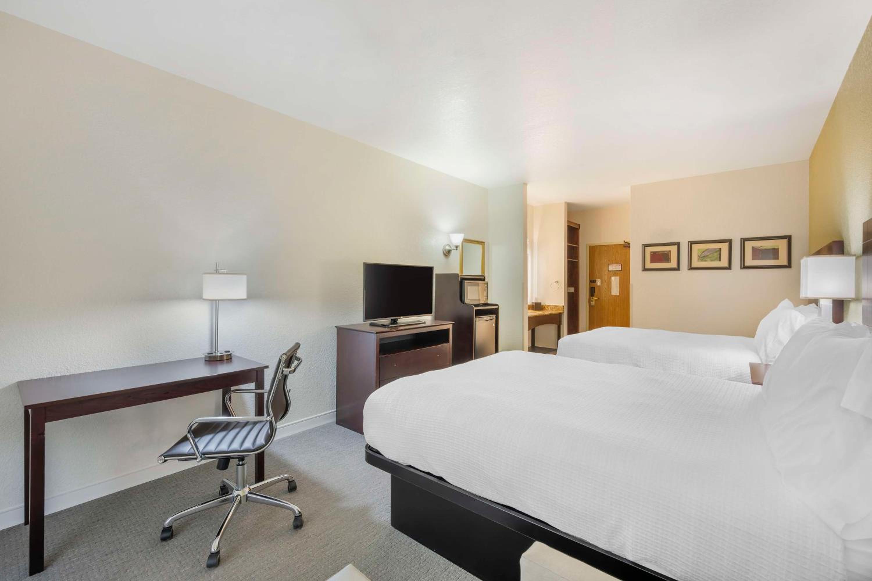Queen Room with Two Queen Beds - Communication Assistance - Photo 3