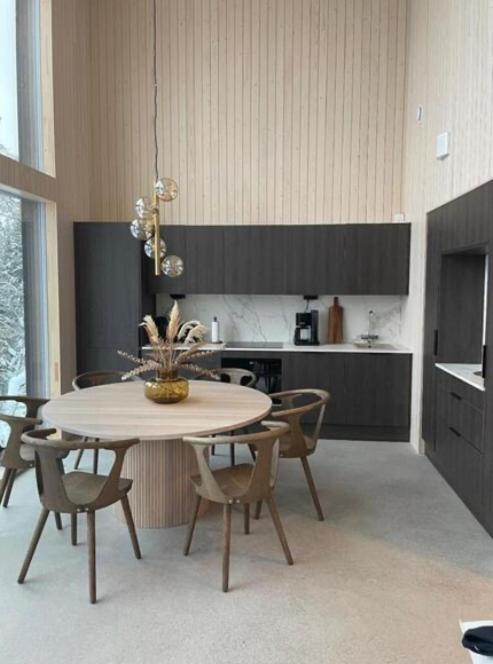 Three-Bedroom House photo 3