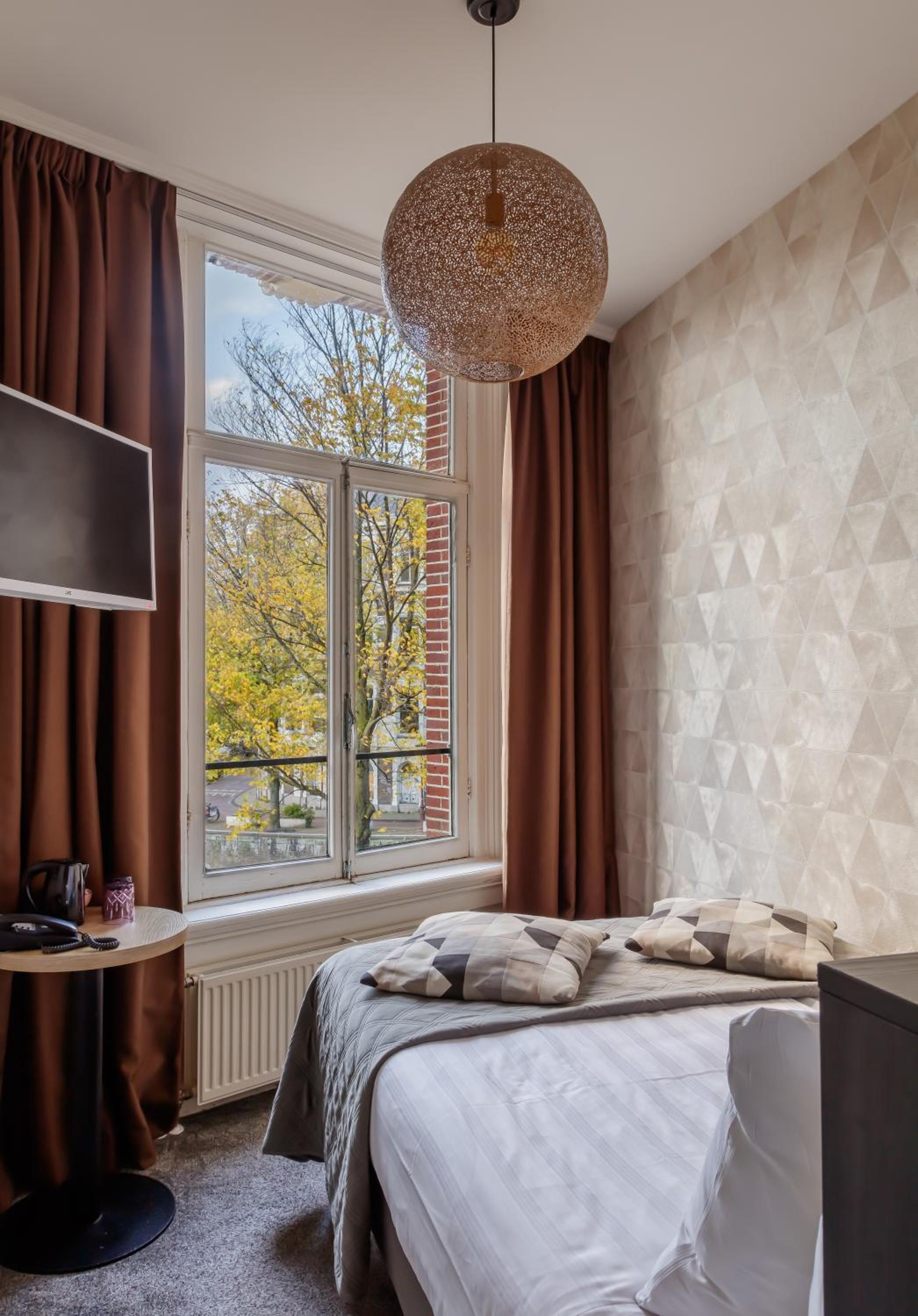 Small Double Room - Canal View photo 1