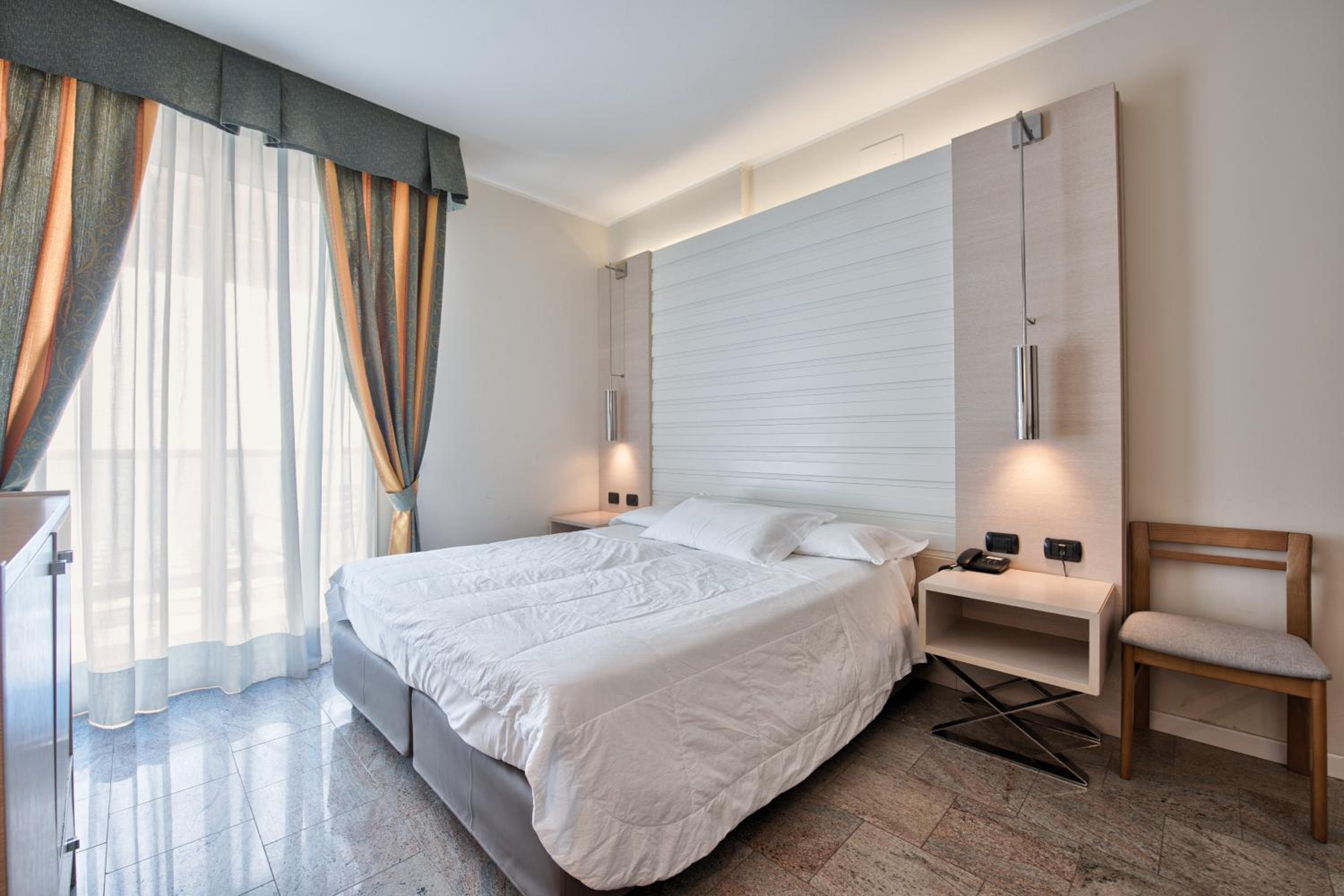 Double Room with Balcony and Sea View - Photo 5