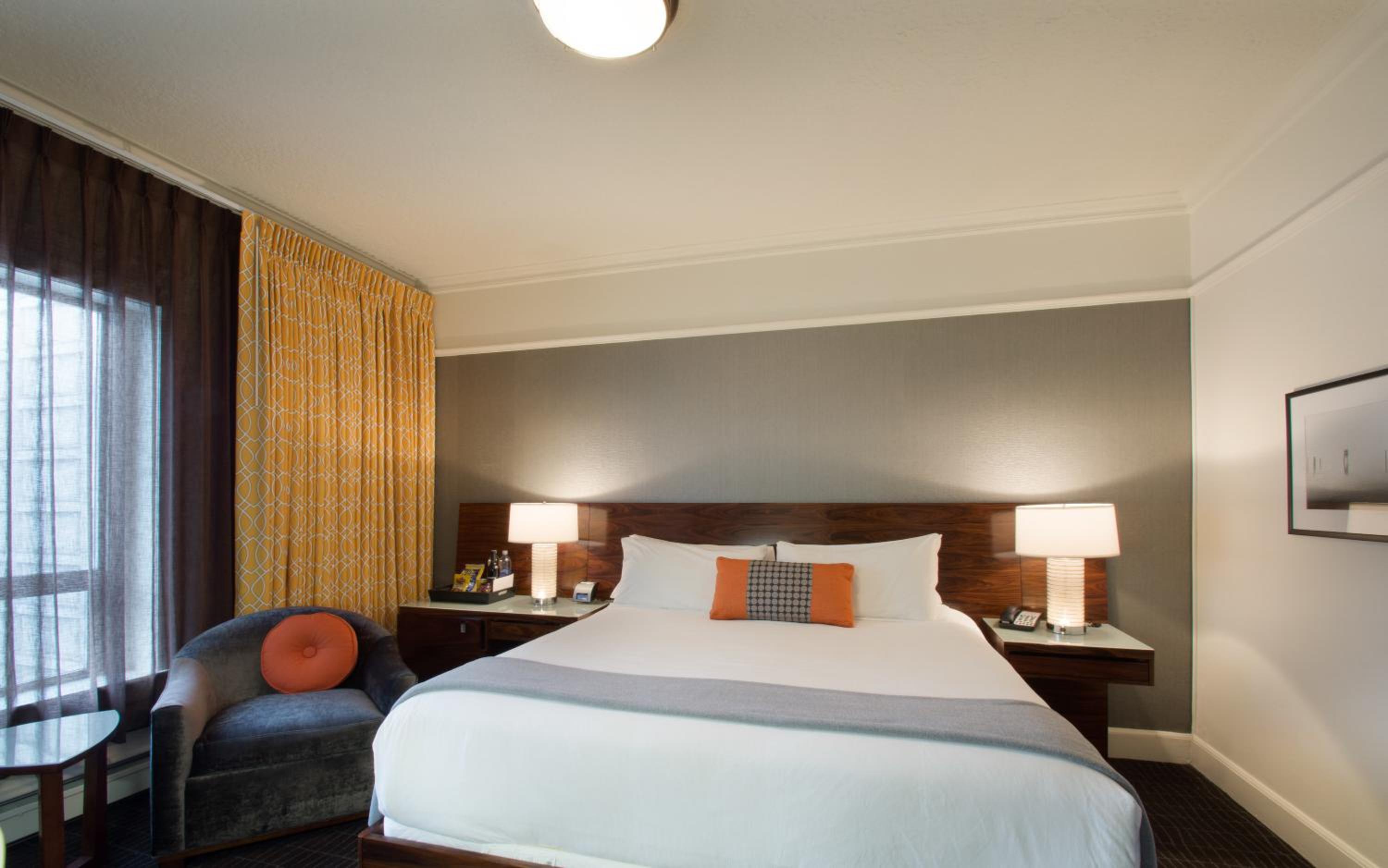 Deluxe King Room - Photo 5