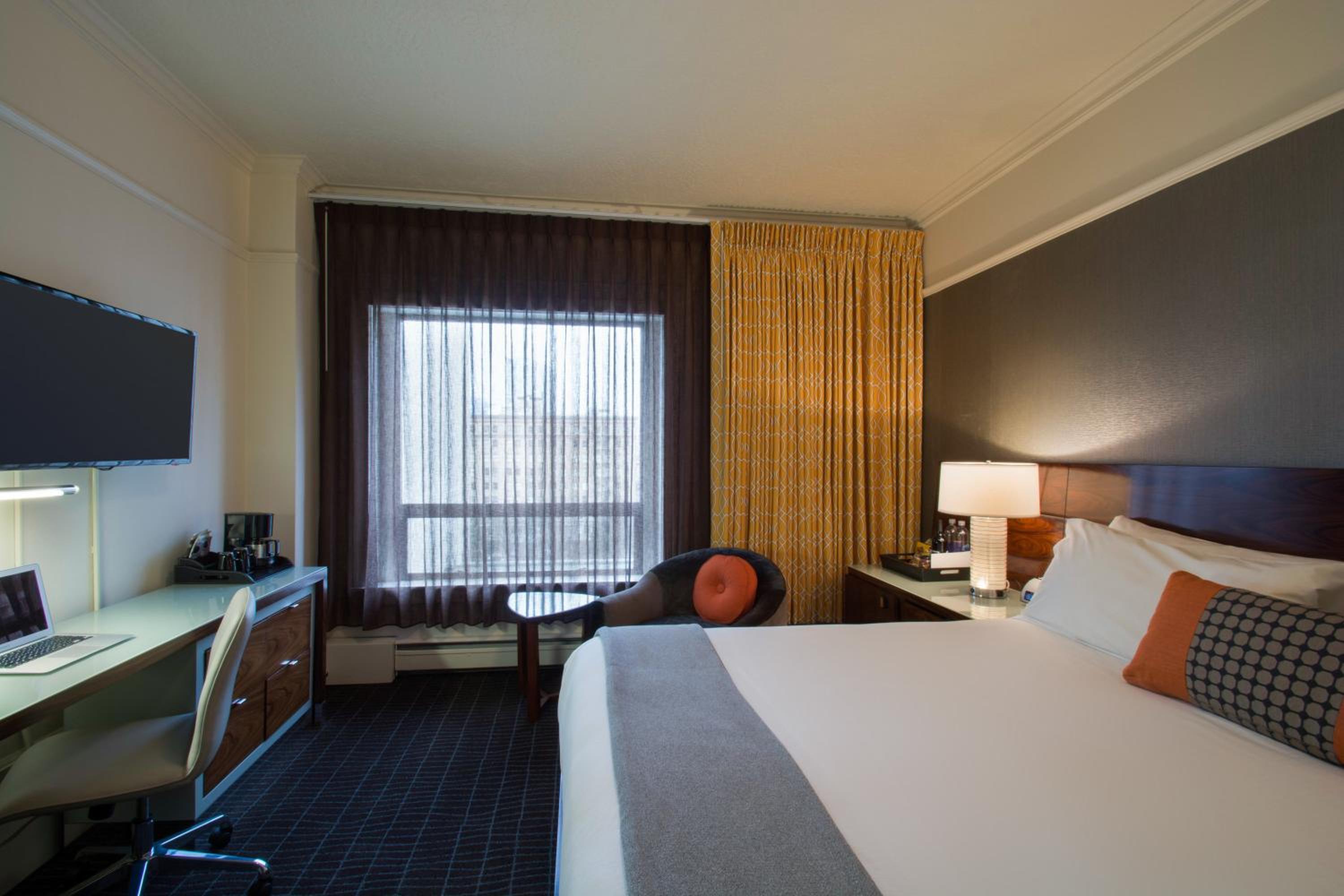 Deluxe King Room - Photo 1
