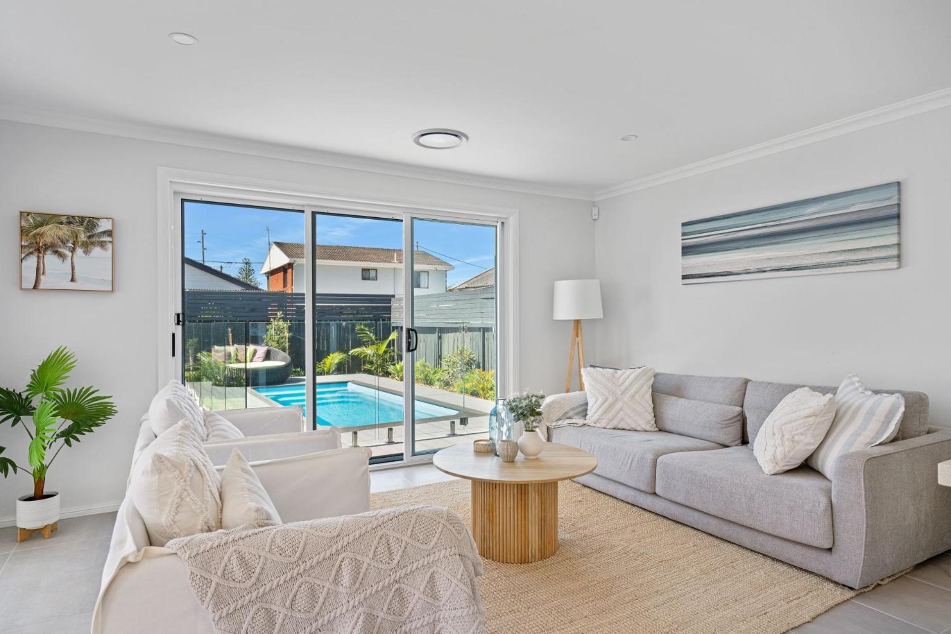 Five-Bedroom House photo 1