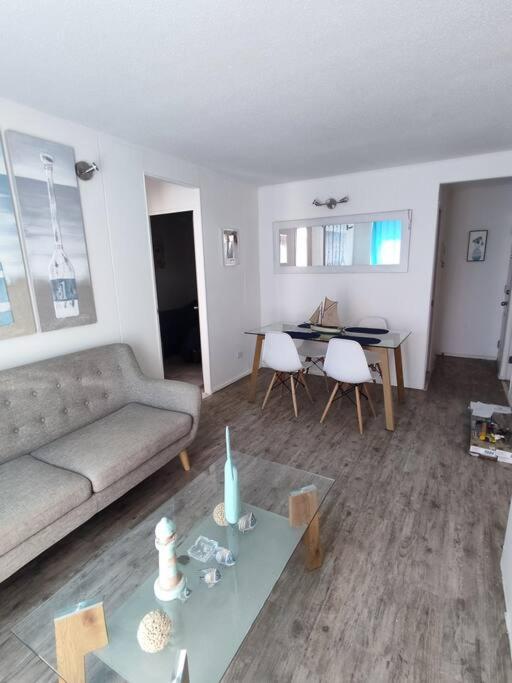 Three-Bedroom Apartment photo 2