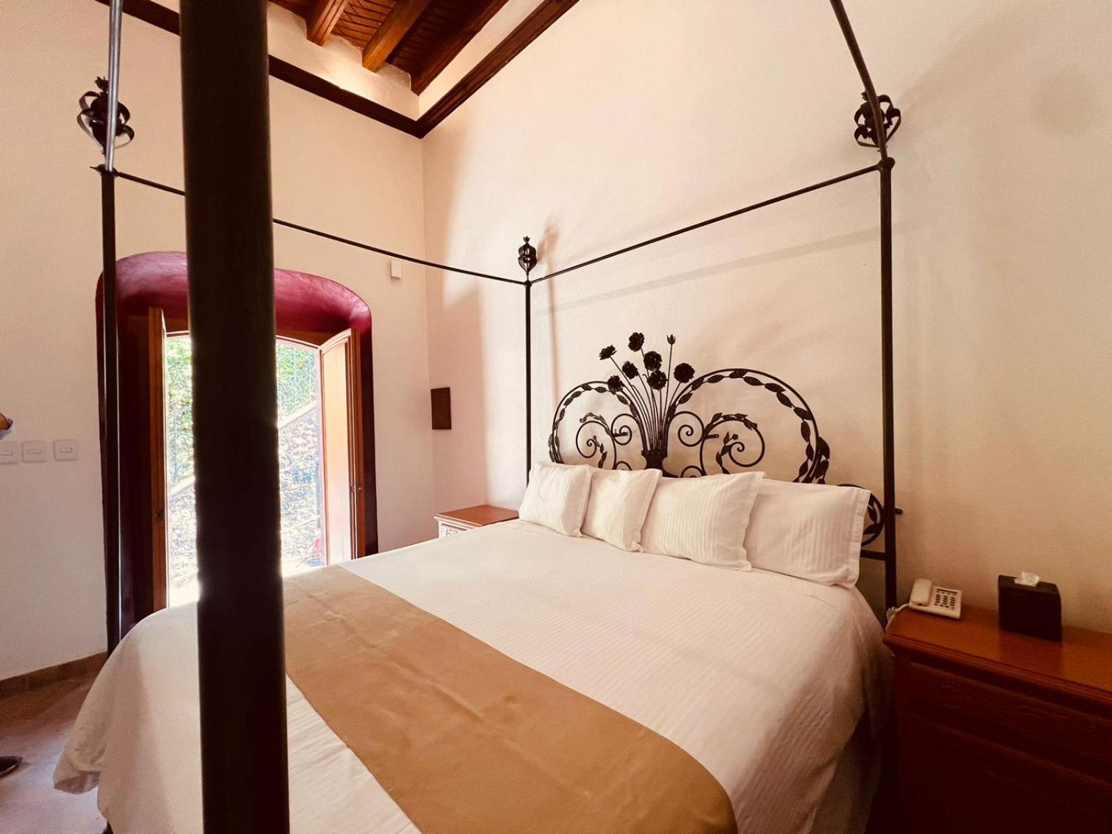 Superior Suite - Photo 18