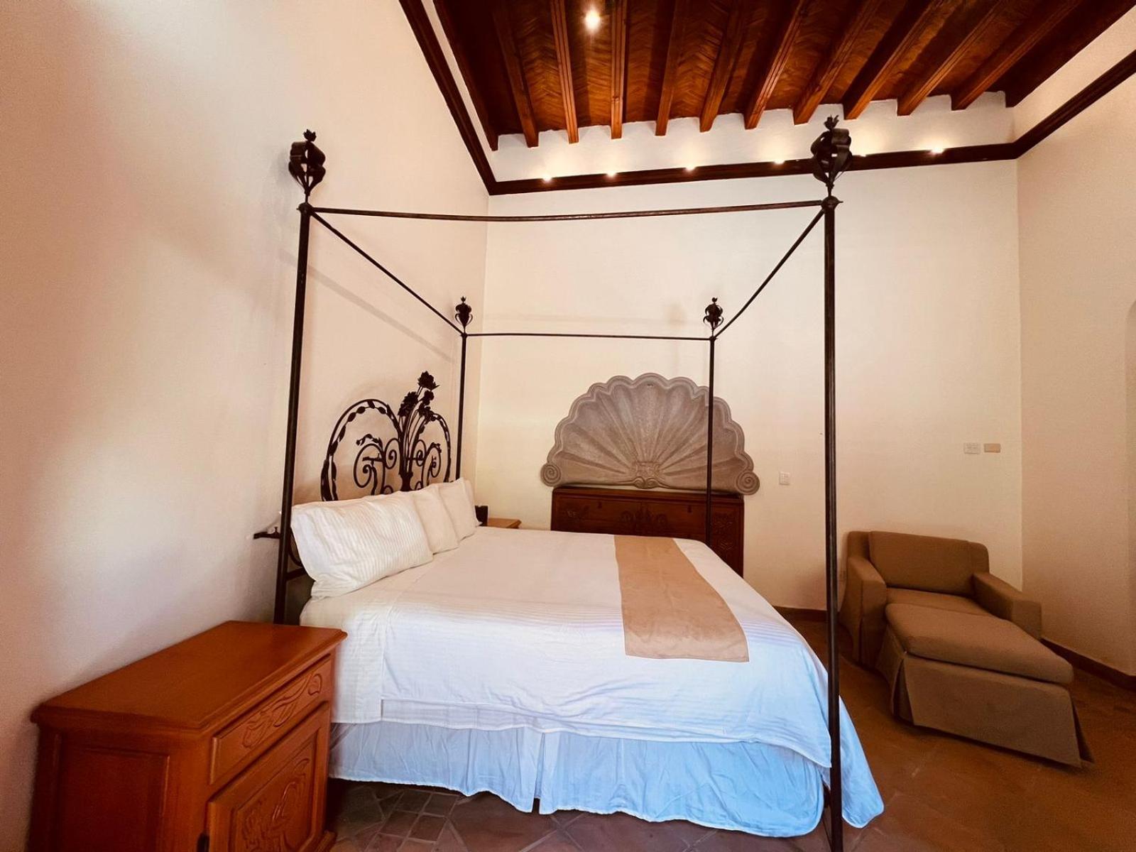 Superior Suite - Photo 16
