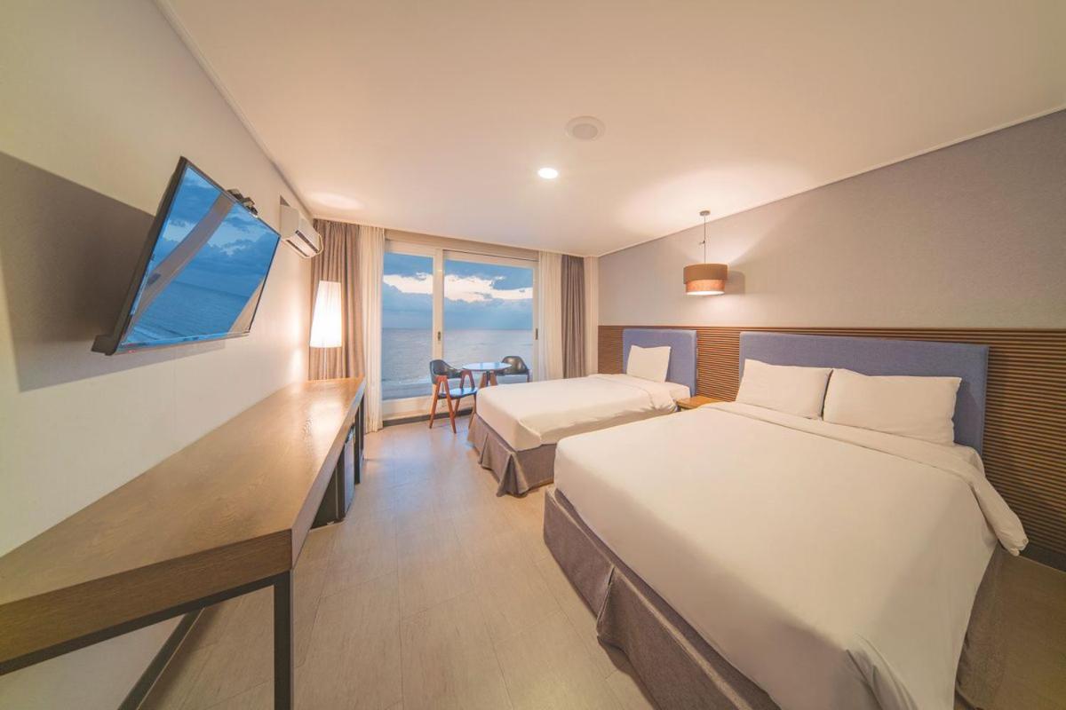  [Wine 2 Glasses + Free Caprese + Breakfast For 2]Deluxe Twin Room With Sea View photo 2