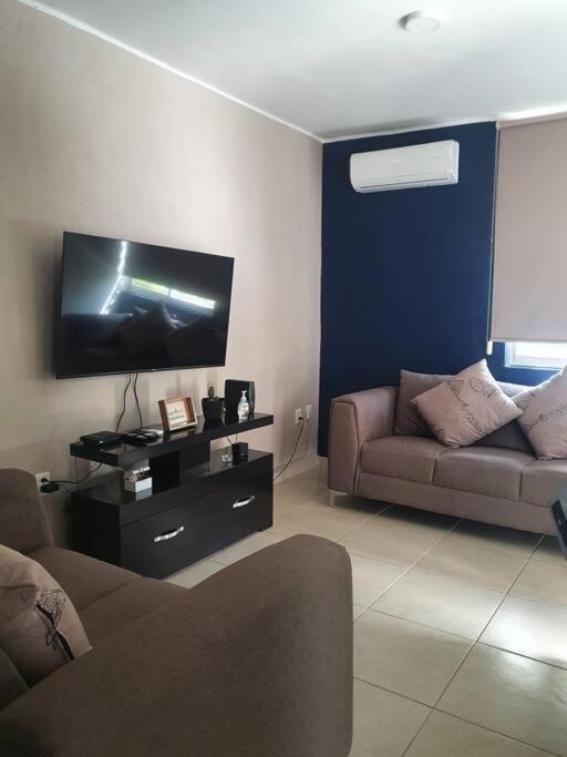 One-Bedroom House photo 1