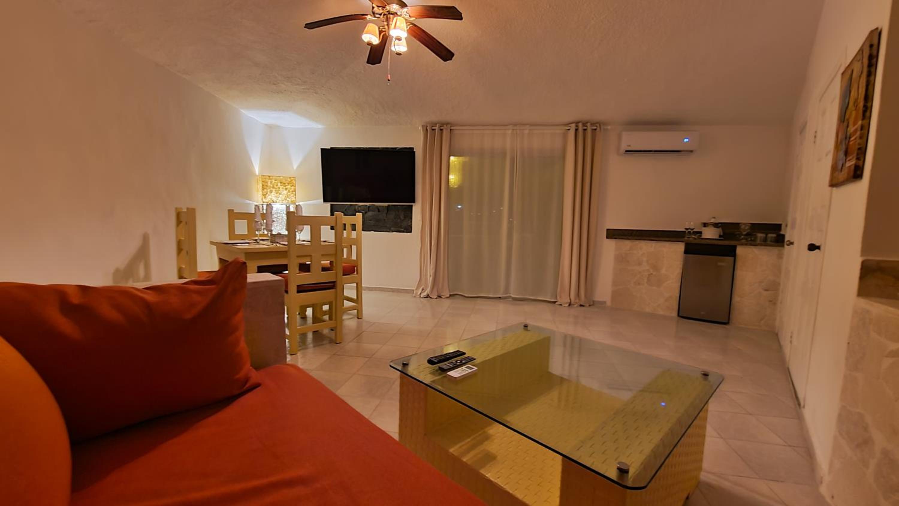 Deluxe Suite with Sea View photo 2