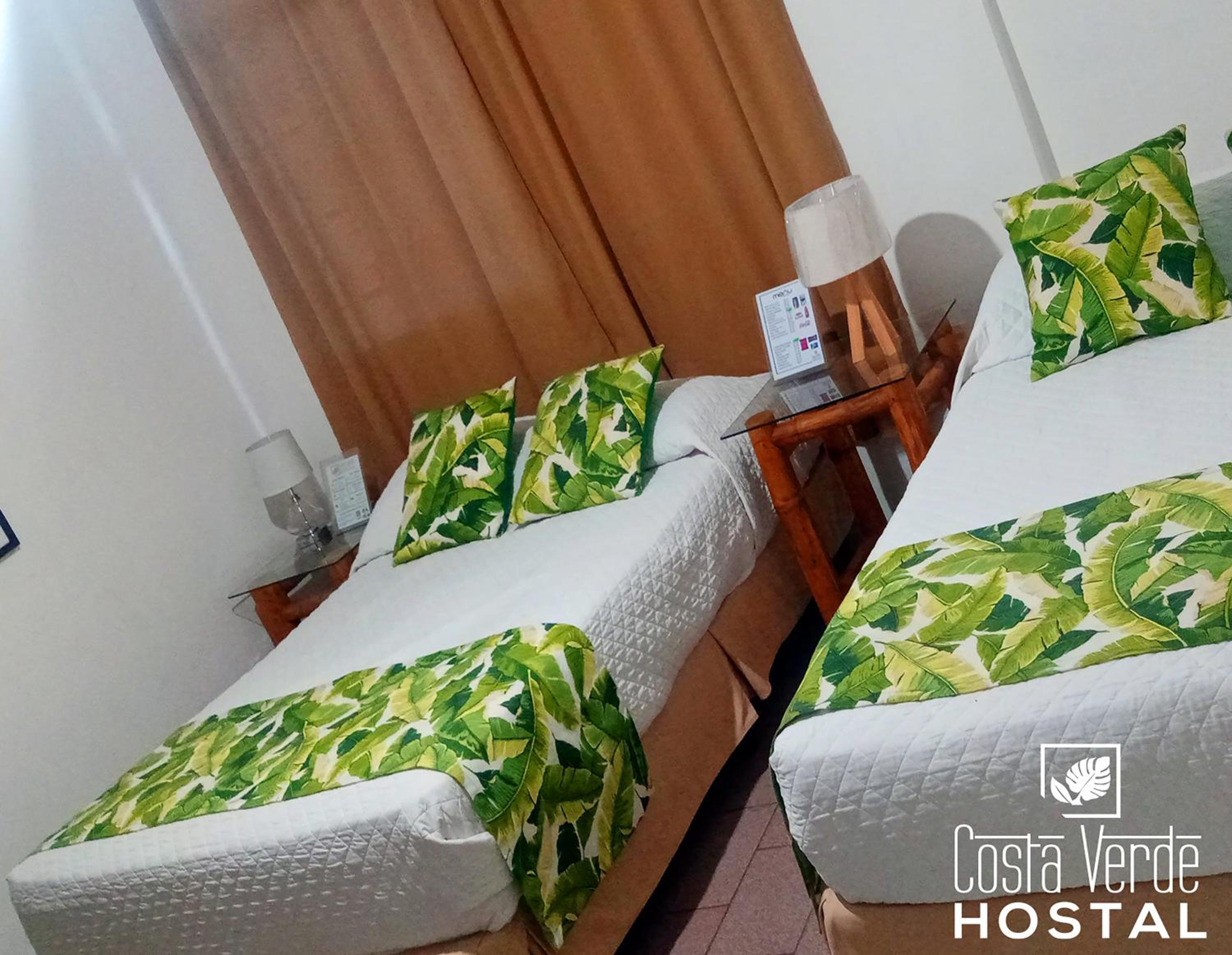 Quadruple Room with Private Bathroom photo 1