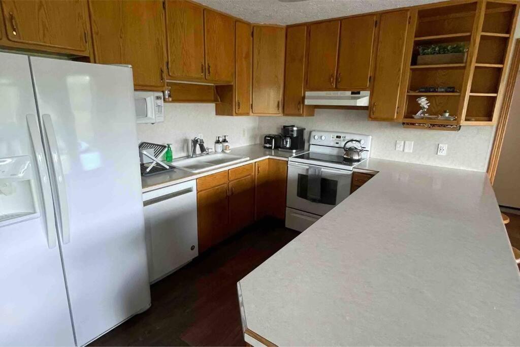 Three-Bedroom House photo 3