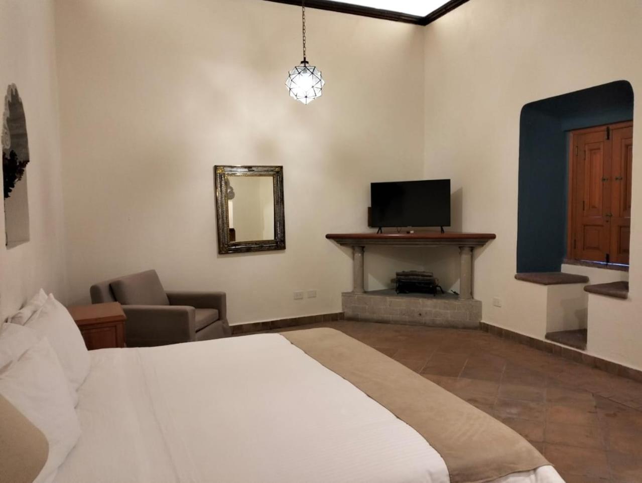 Deluxe Suite - Photo 5