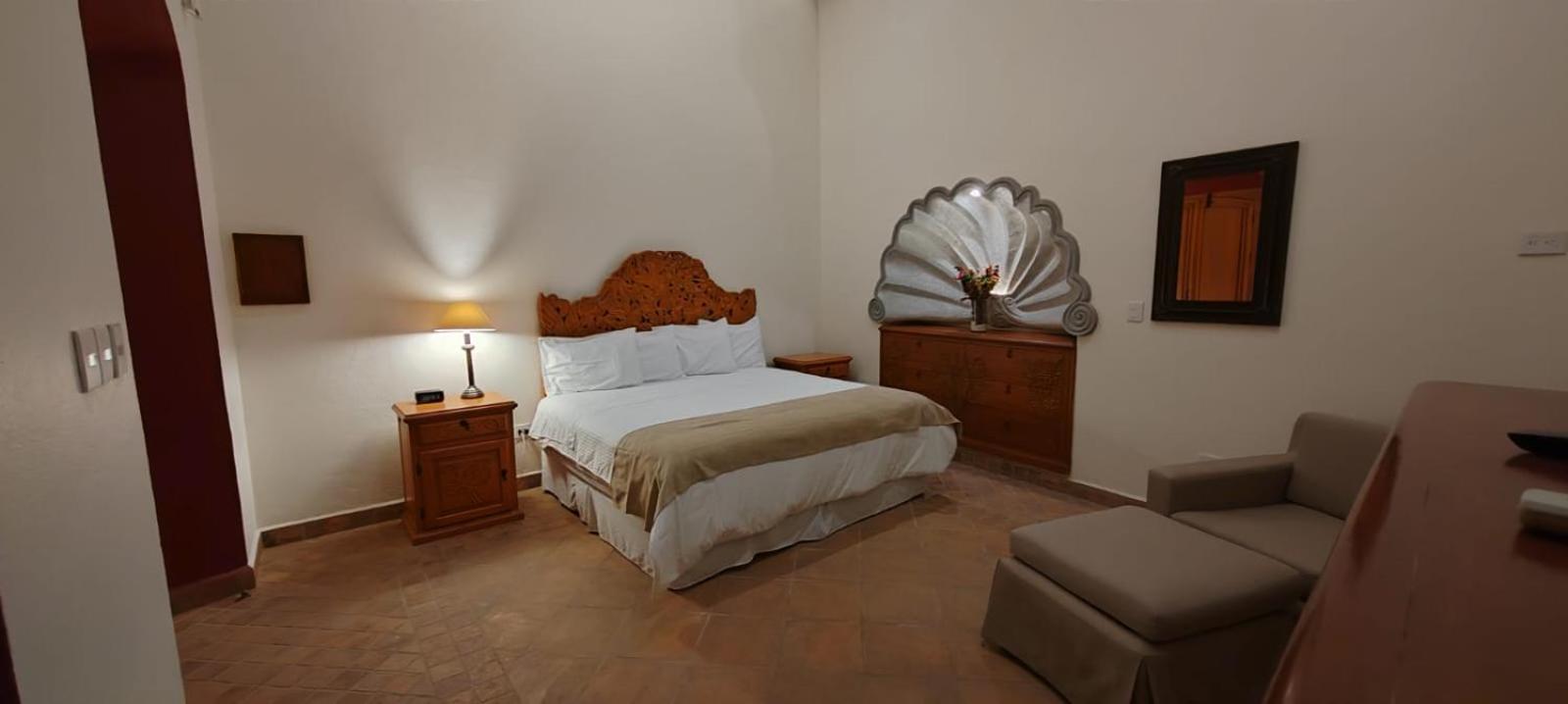 Deluxe Suite - Photo 6