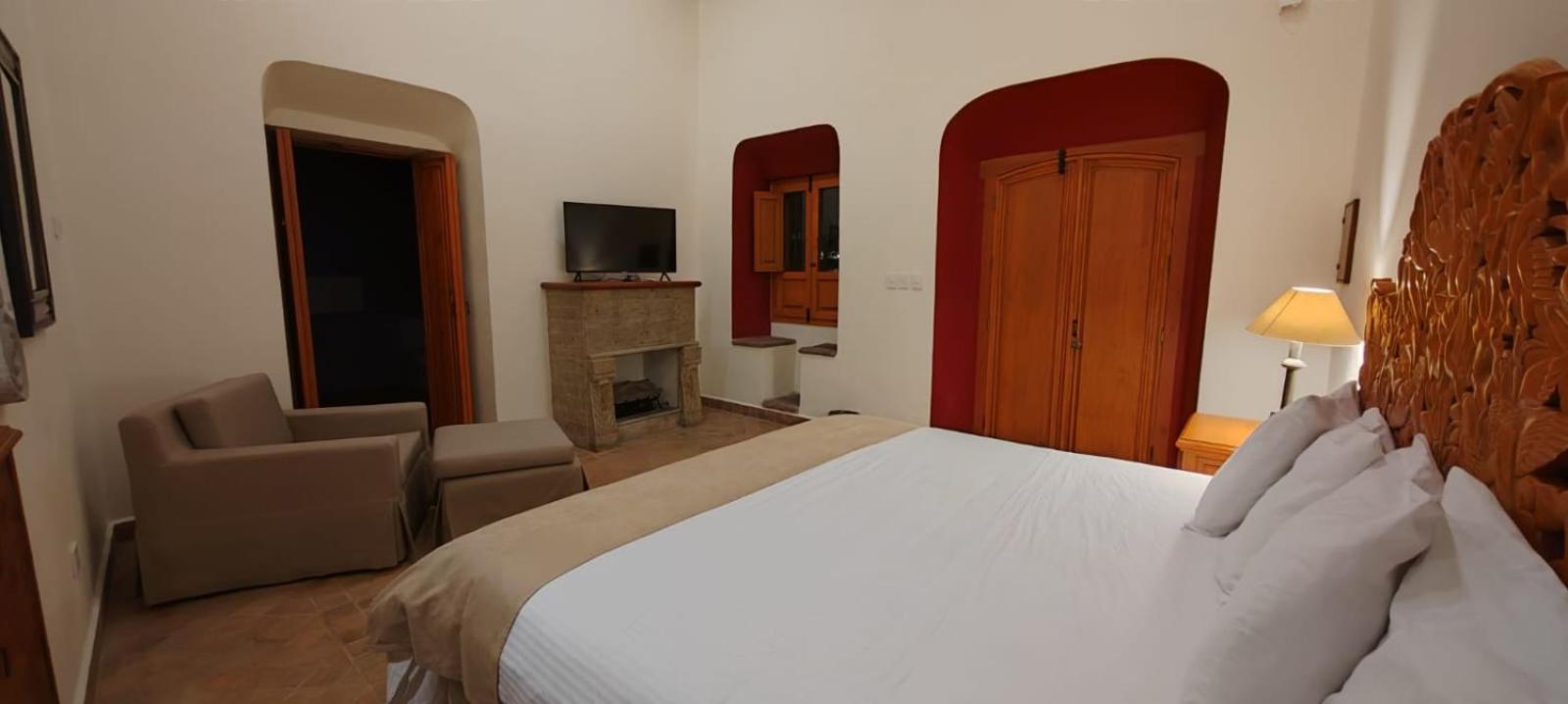 Deluxe Suite - Photo 7