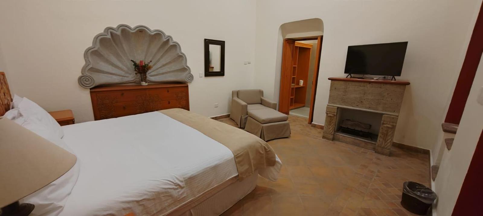 Deluxe Suite - Photo 1