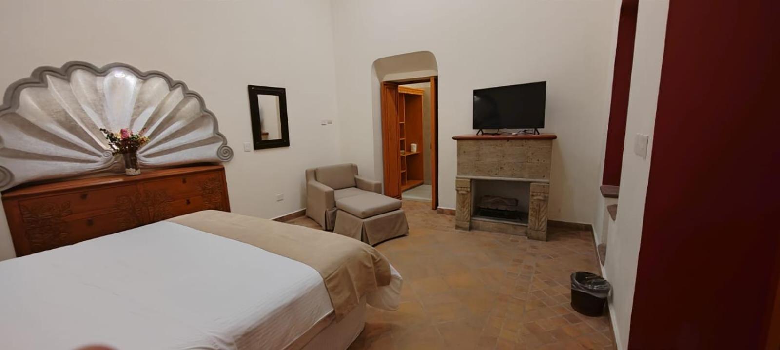 Superior Suite - Photo 6