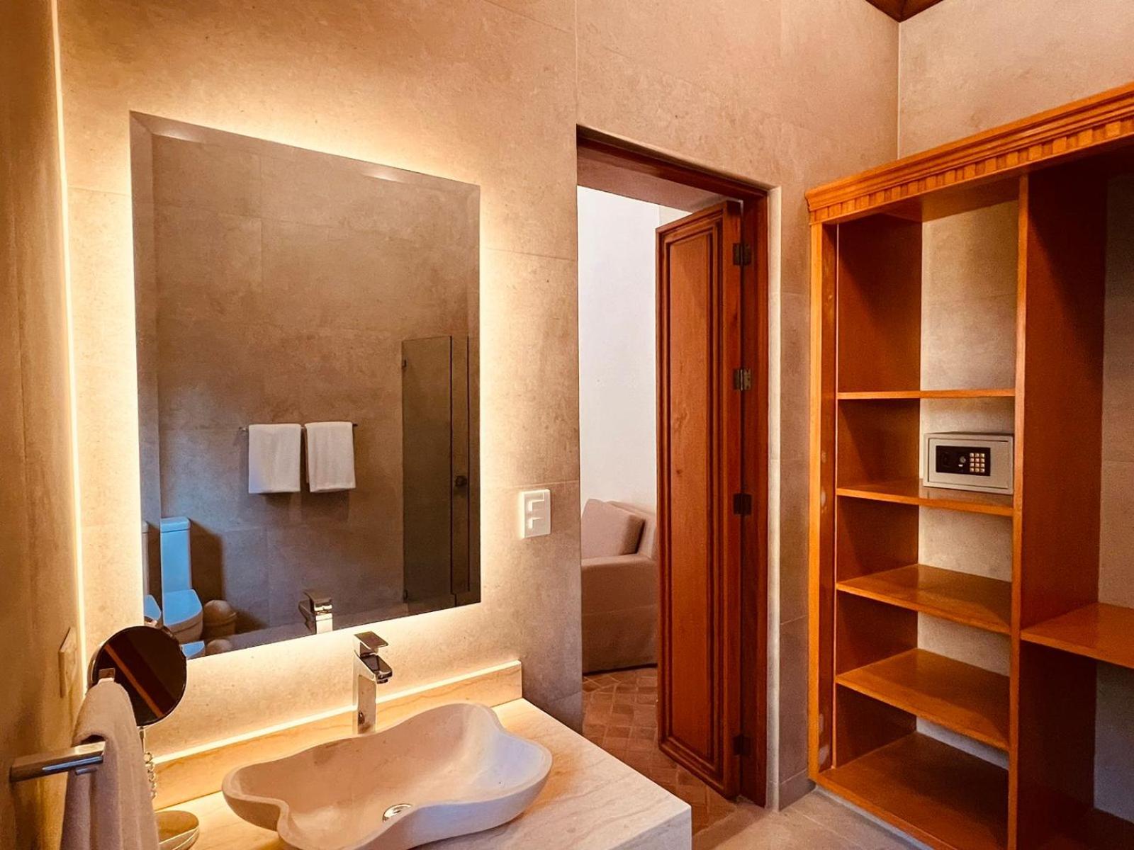 Superior Suite - Photo 5