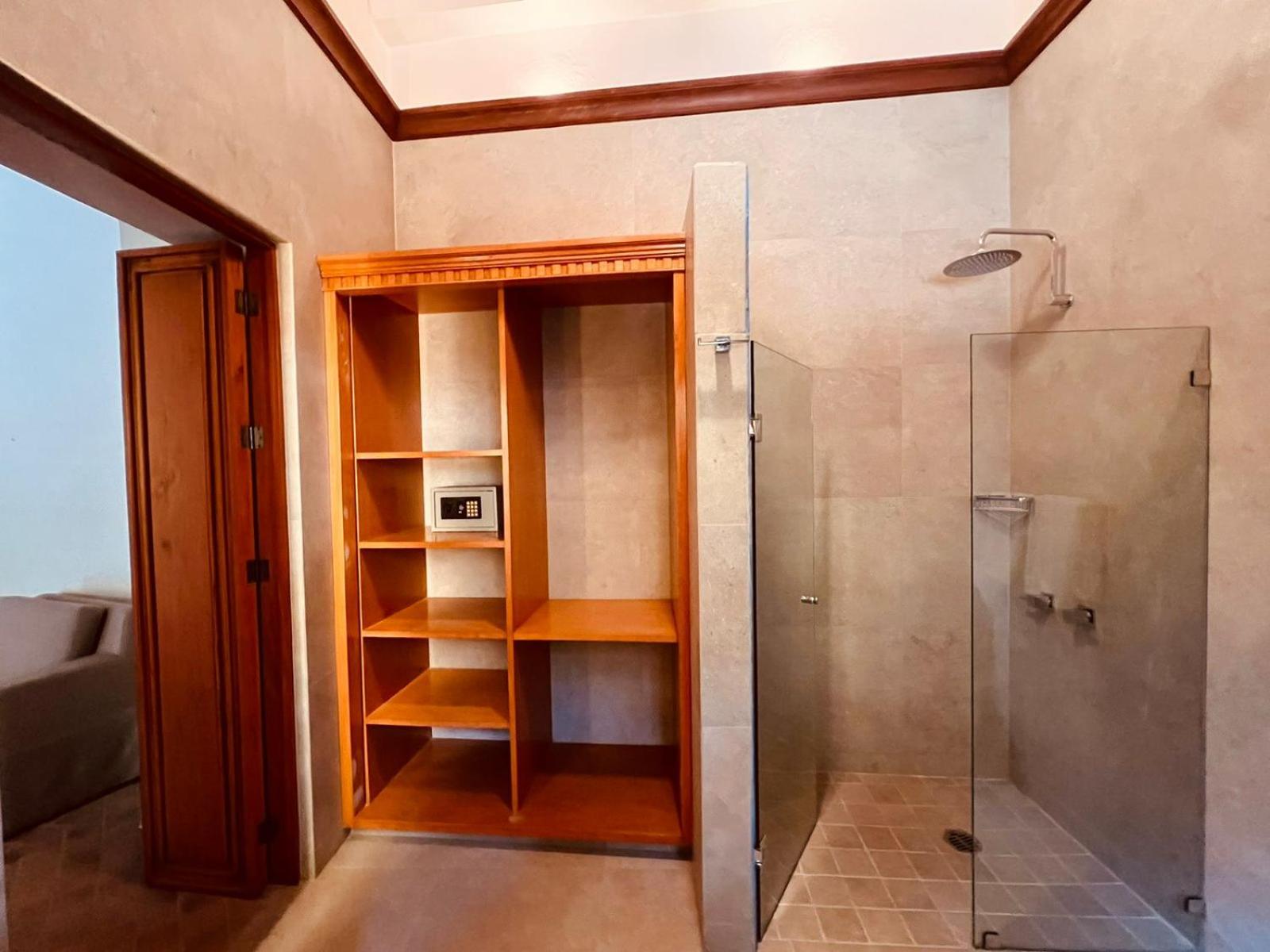 Superior Suite - Photo 33