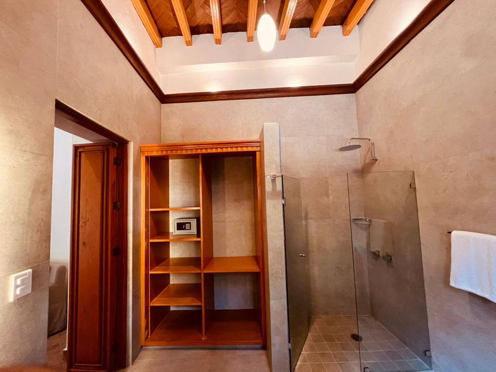 Superior Suite - Photo 4