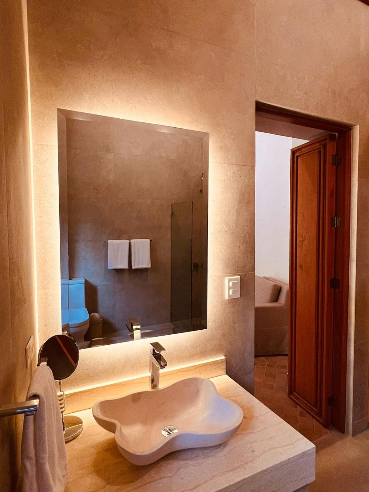 Superior Suite - Photo 22