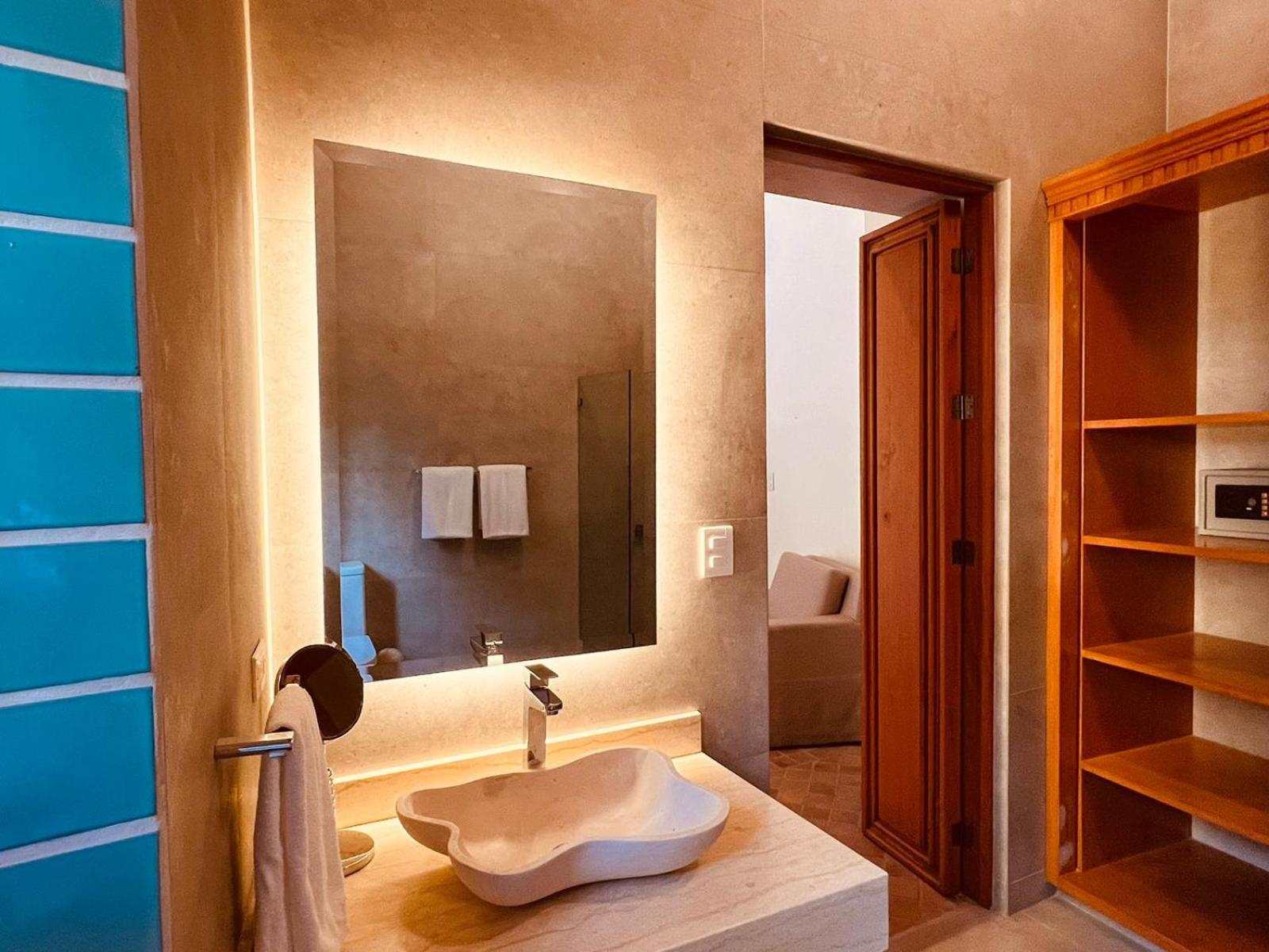 Superior Suite - Photo 25