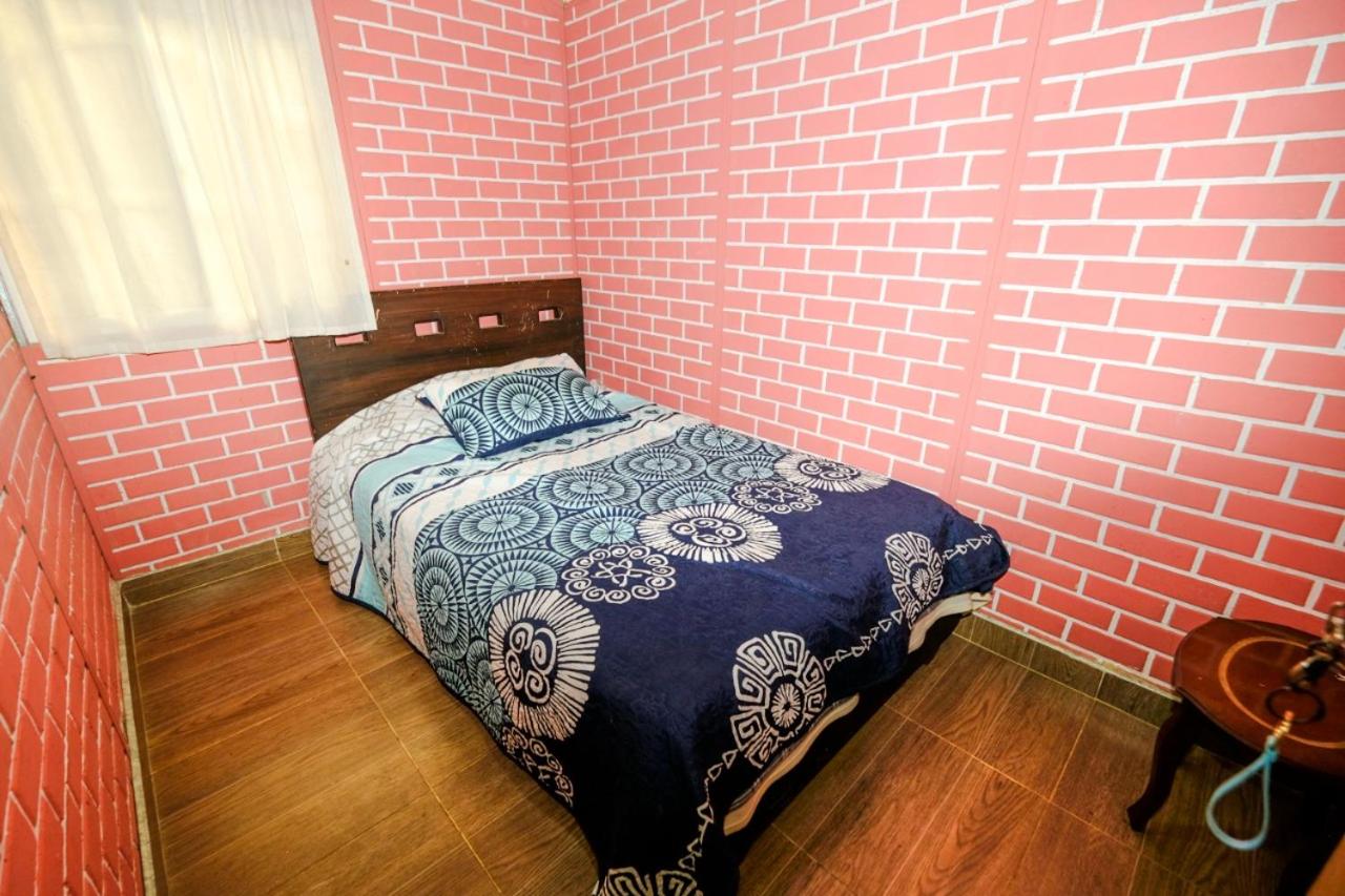 Family Room with Private Bathroom photo 2