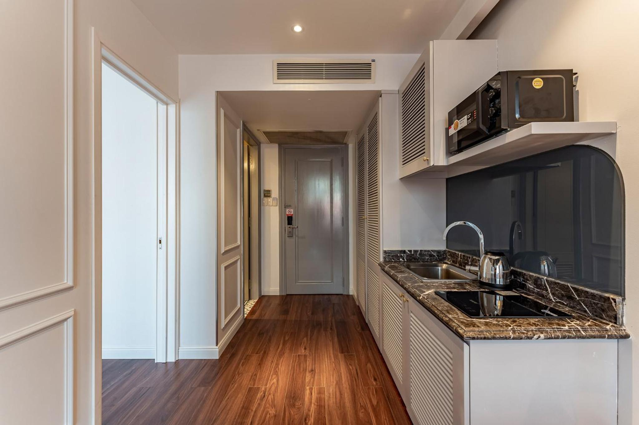 One-Bedroom Apartment photo 2