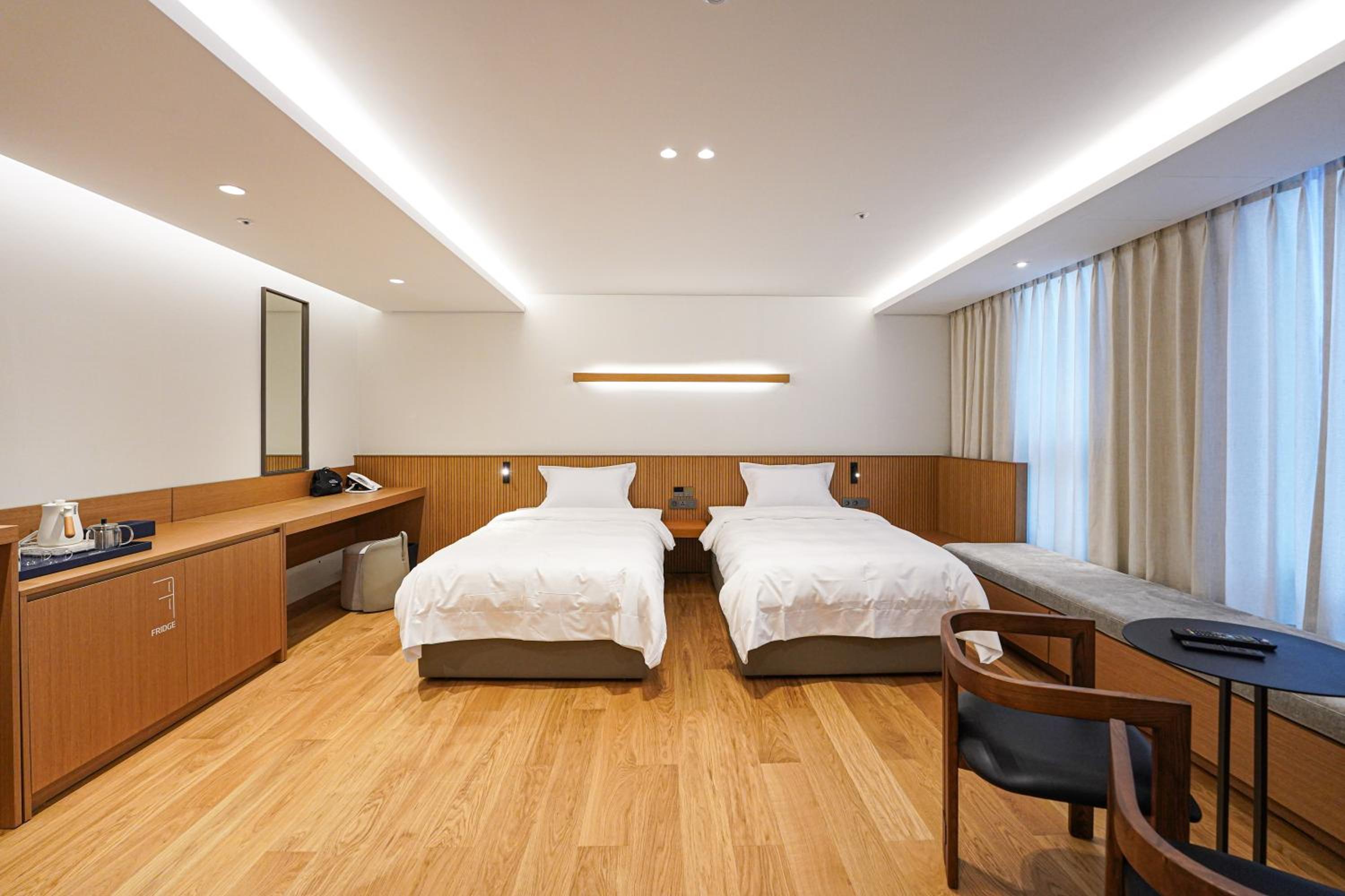 Large Twin Room - Photo 1