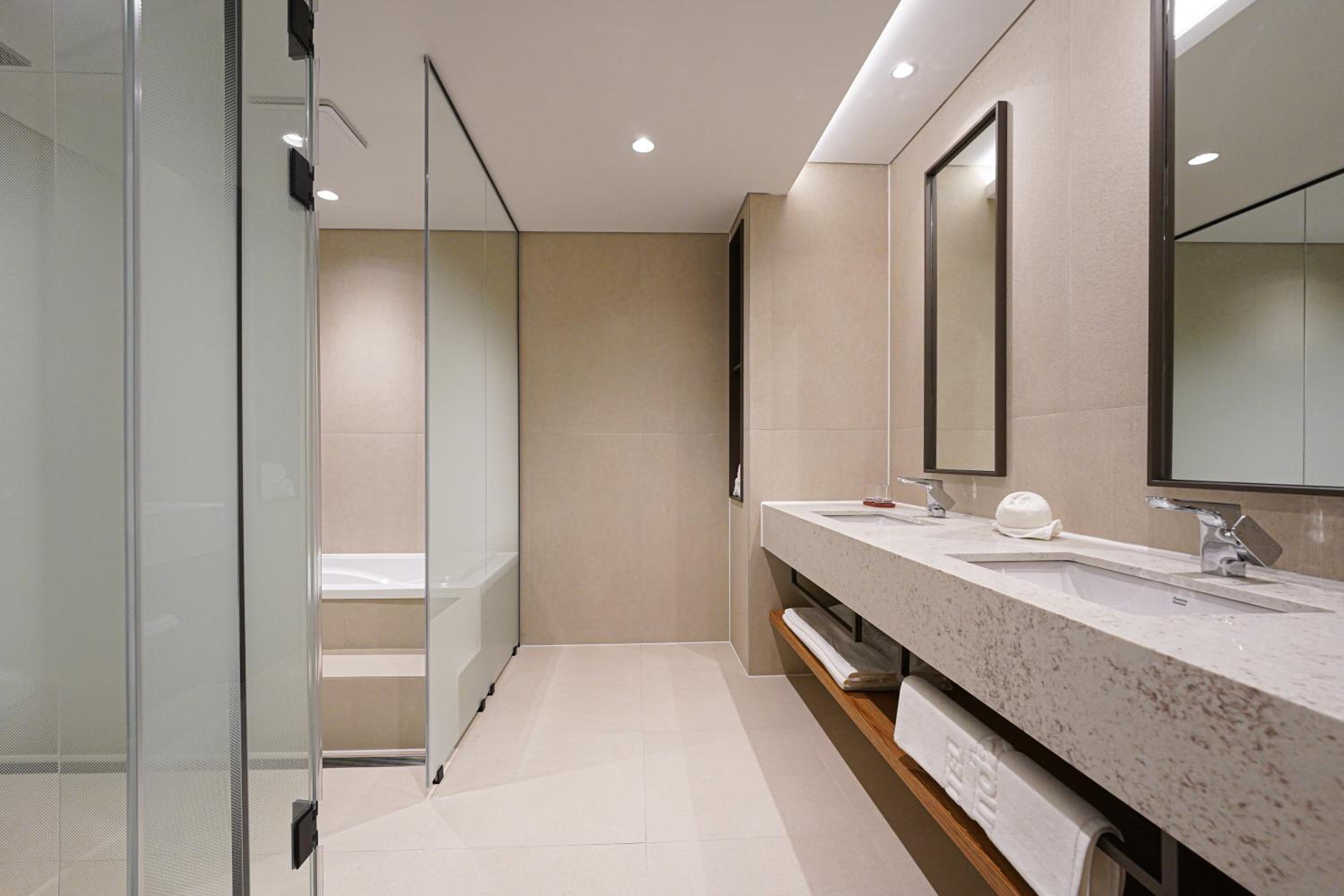 Suite - Photo 5