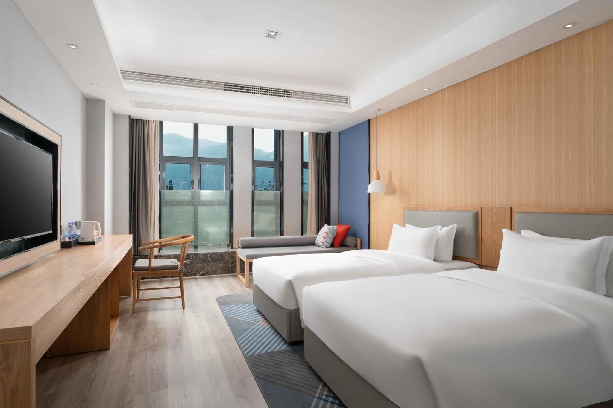 Standard Twin Room with Mountain View photo 2