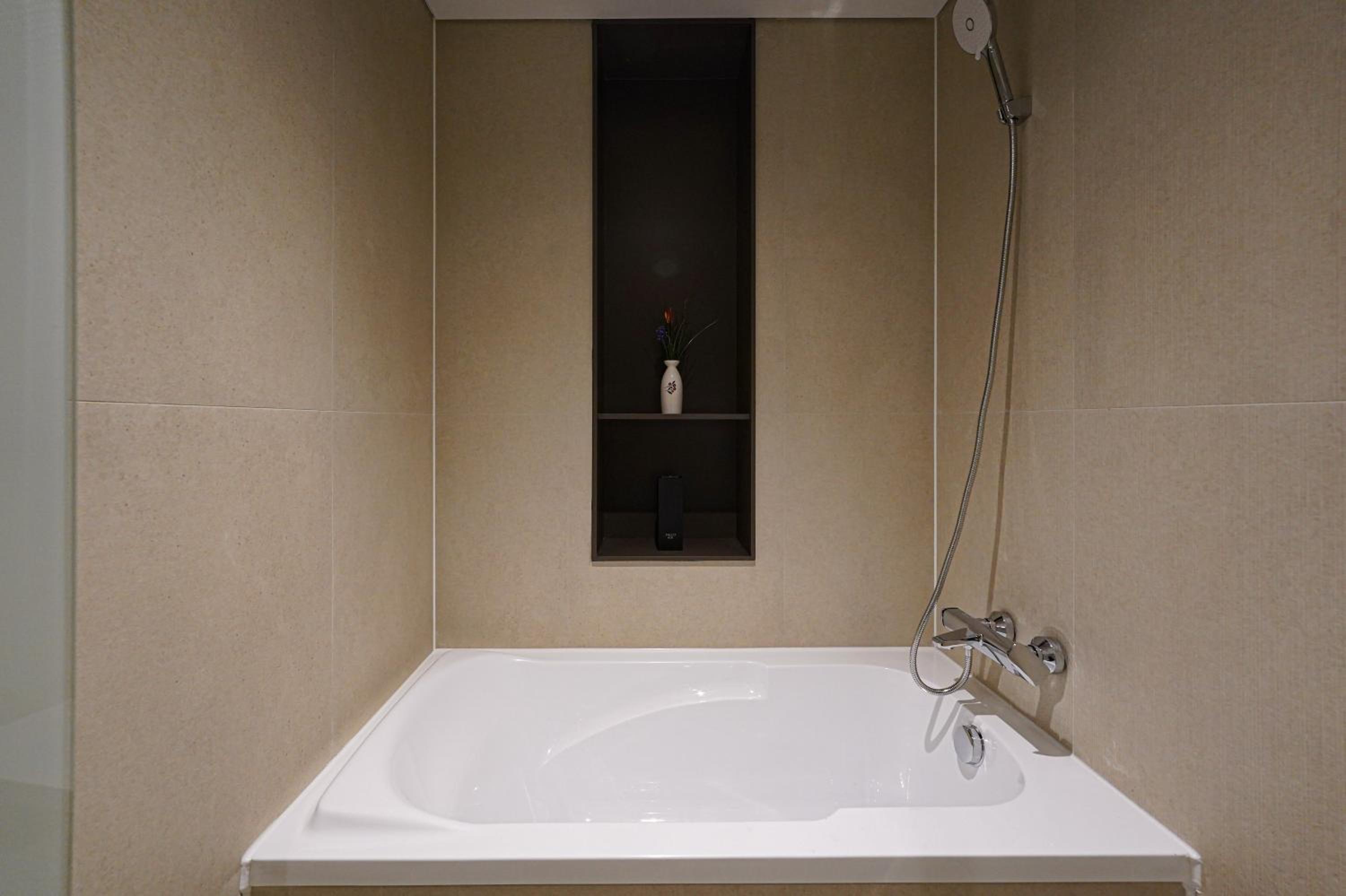 Large Twin Room - Photo 2